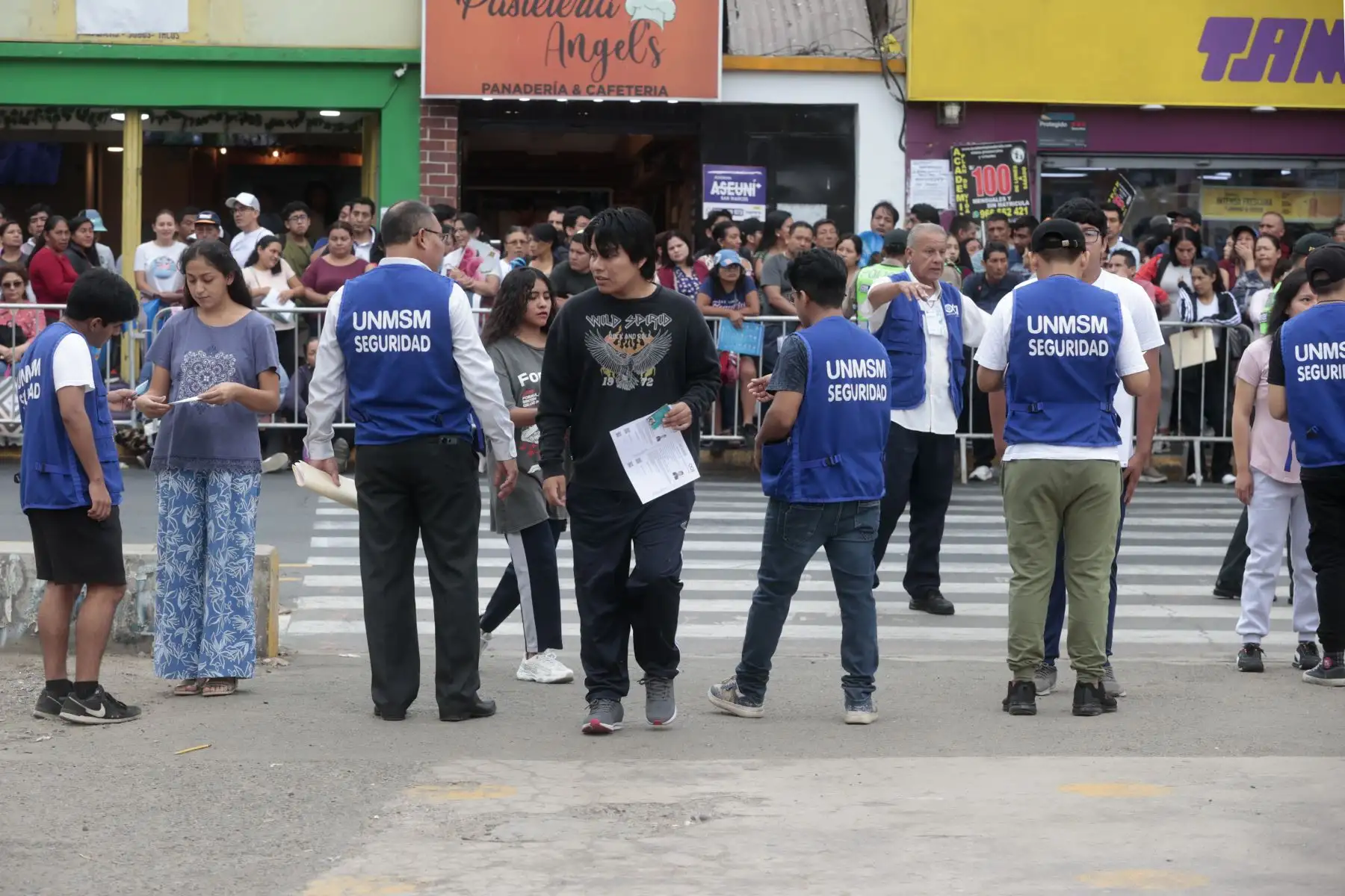 Un total de 4,028 aspirantes a convertirse en médicos tendrán una prueba exclusiva en la que competirán por una de las 56 vacantes que se ofrecen en la carrera de Medicina Humana en la modalidad ordinaria de la Universidad Nacional Mayor de San Marcos (UNMSM). Foto: ANDINA/Vidal Tarqui