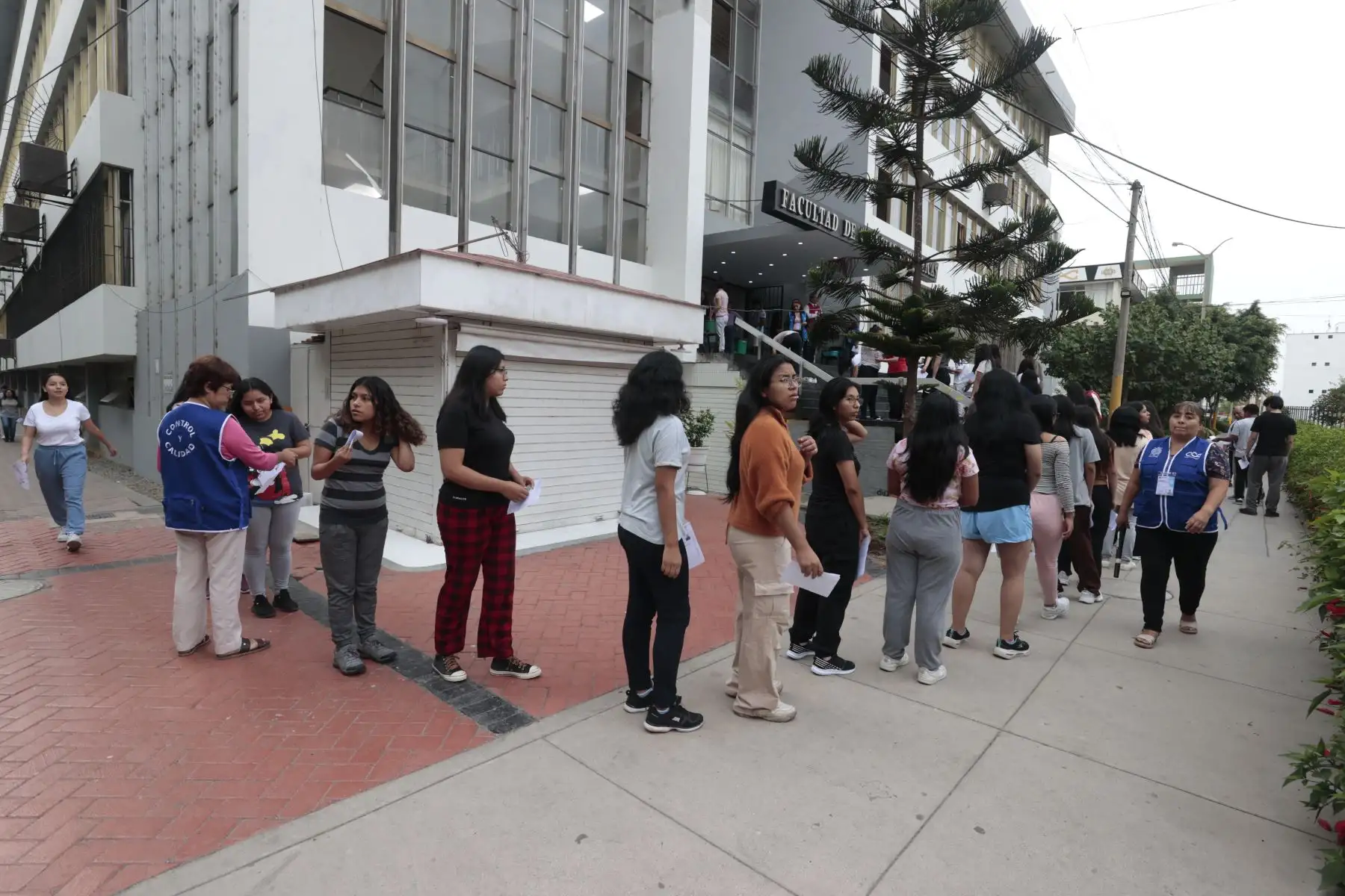 Un total de 4,028 aspirantes a convertirse en médicos tendrán una prueba exclusiva en la que competirán por una de las 56 vacantes que se ofrecen en la carrera de Medicina Humana en la modalidad ordinaria de la Universidad Nacional Mayor de San Marcos (UNMSM). Foto: ANDINA/Vidal Tarqui