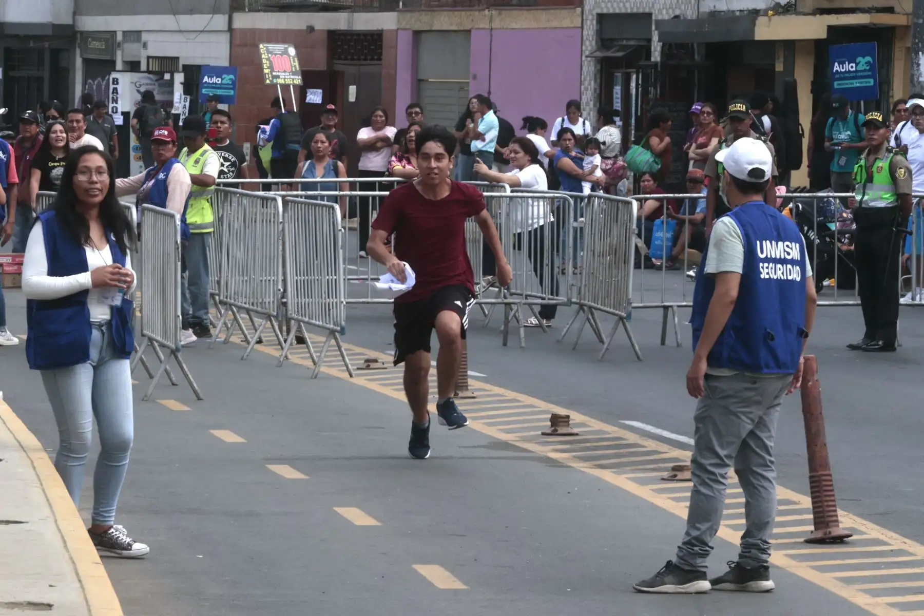 Un total de 4,028 aspirantes a convertirse en médicos tendrán una prueba exclusiva en la que competirán por una de las 56 vacantes que se ofrecen en la carrera de Medicina Humana en la modalidad ordinaria de la Universidad Nacional Mayor de San Marcos (UNMSM). Foto: ANDINA/Vidal Tarqui