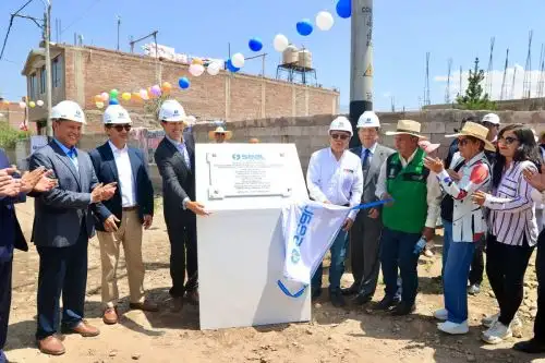 Viceministro de Energía, Jaime Luyo en representación del Minem, inauguró obras de electrificación a favor de más de 2,500 familias en la región Arequipa. Foto: Cortesía.