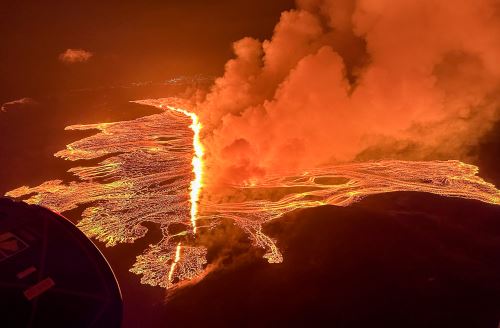 Impresionantes imágenes de la erupción de un volcán en Islandia