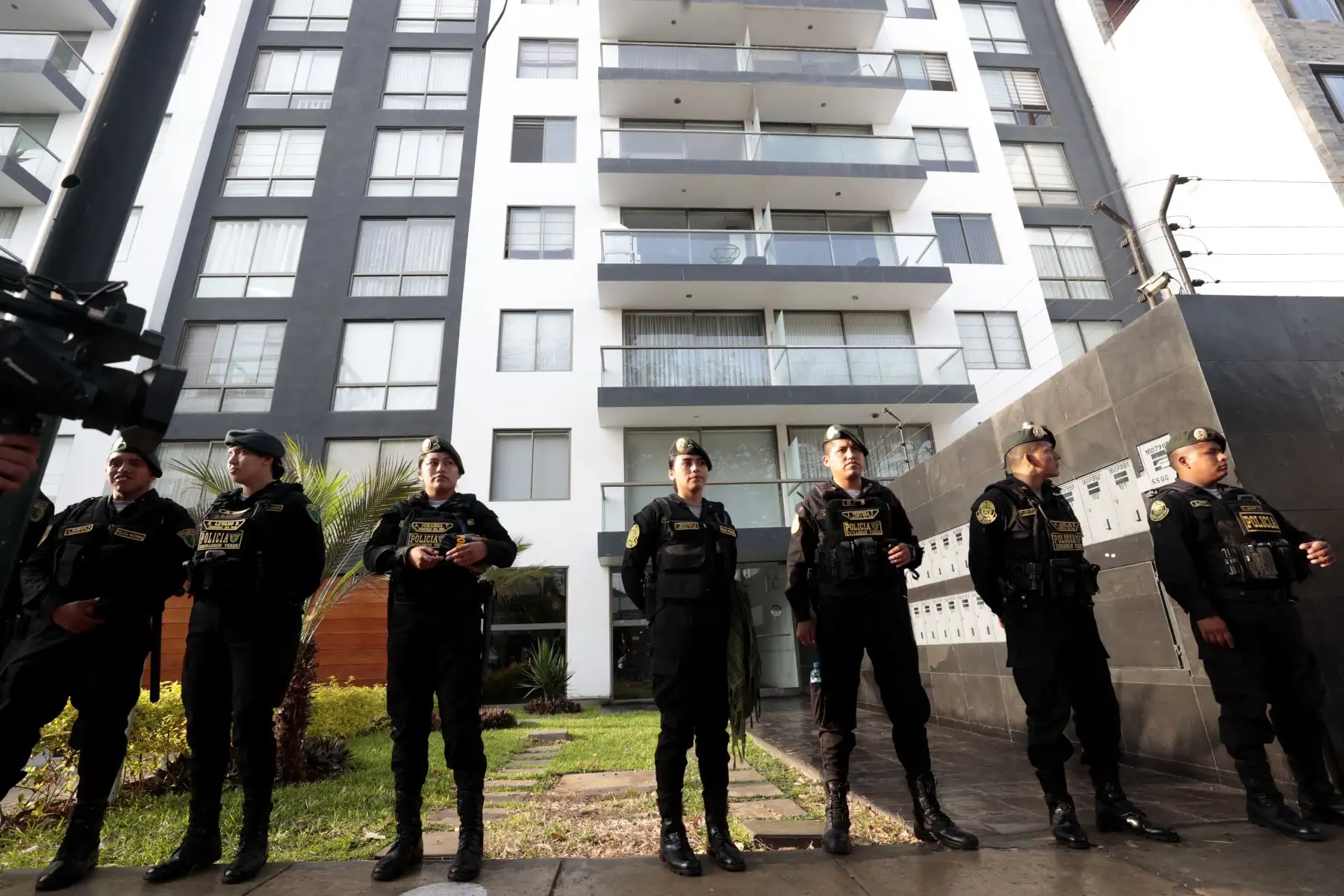 Se ejecuta la medida de allanamiento e incautación de bienes y documentos en la vivienda de Martín Vizcarra,  ubicadas en el distrito de San Isidro (Lima). Foto: ANDINA/Vidal Tarqui