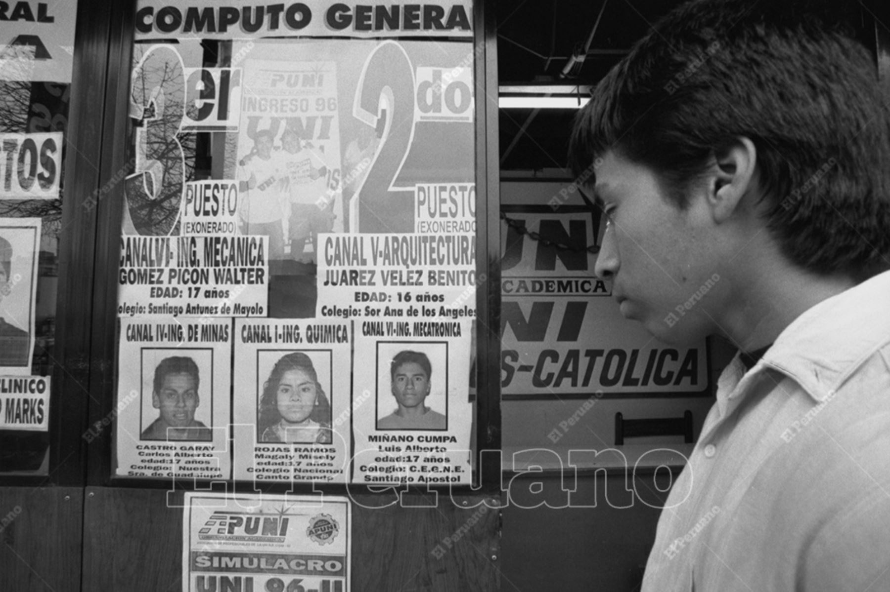 Lima - 2 agosto 1996 / Avisos de las academias preuniversitarias de la avenida Wilson. Foto: Archivo Histórico de El Peruano / Flor Ruiz