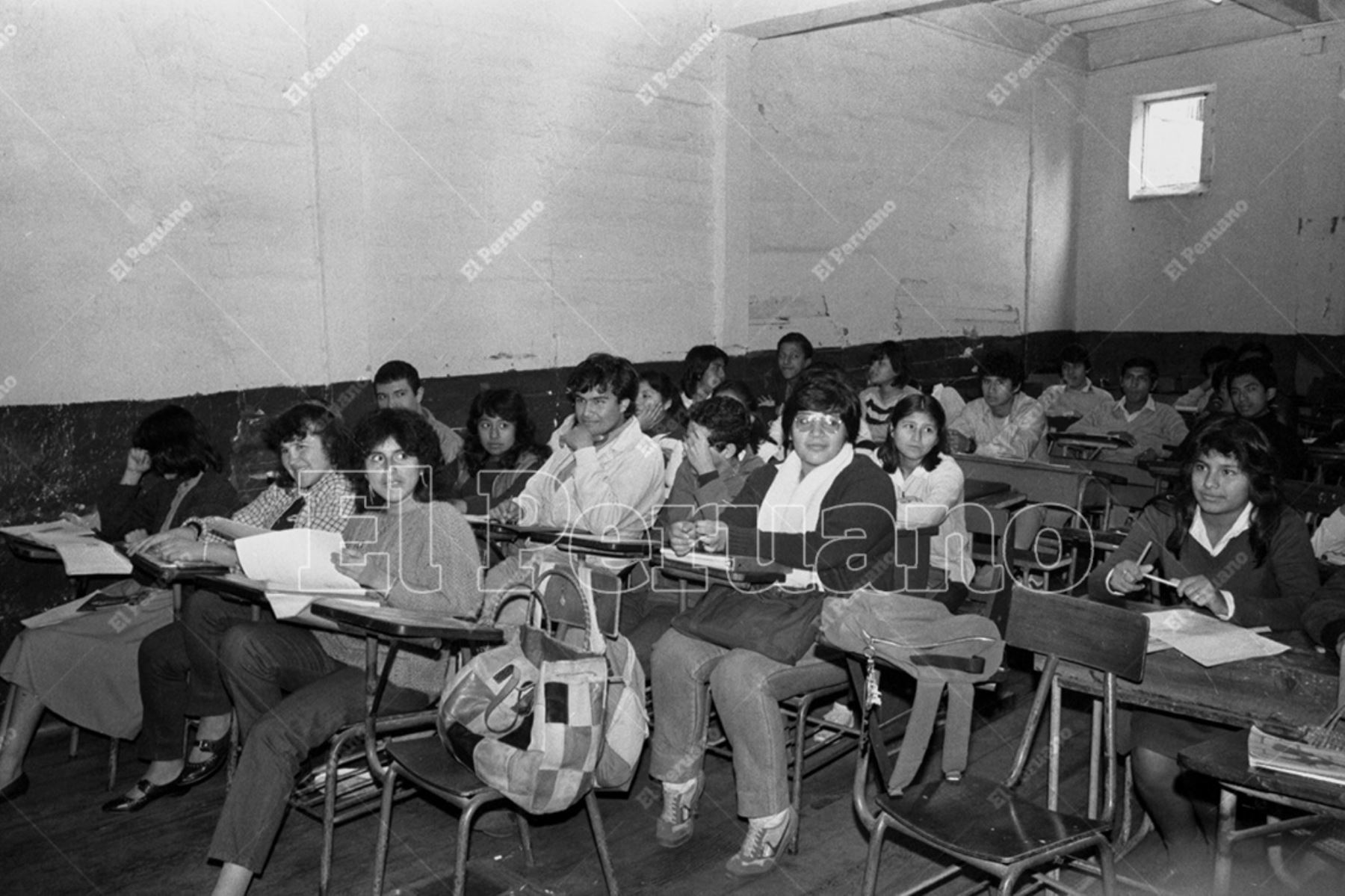 Lima - 1 julio 1986 / Clases en una academia preuniversitaria del centro de Lima. Foto: Archivo Histórico de El Peruano / Norman Córdova