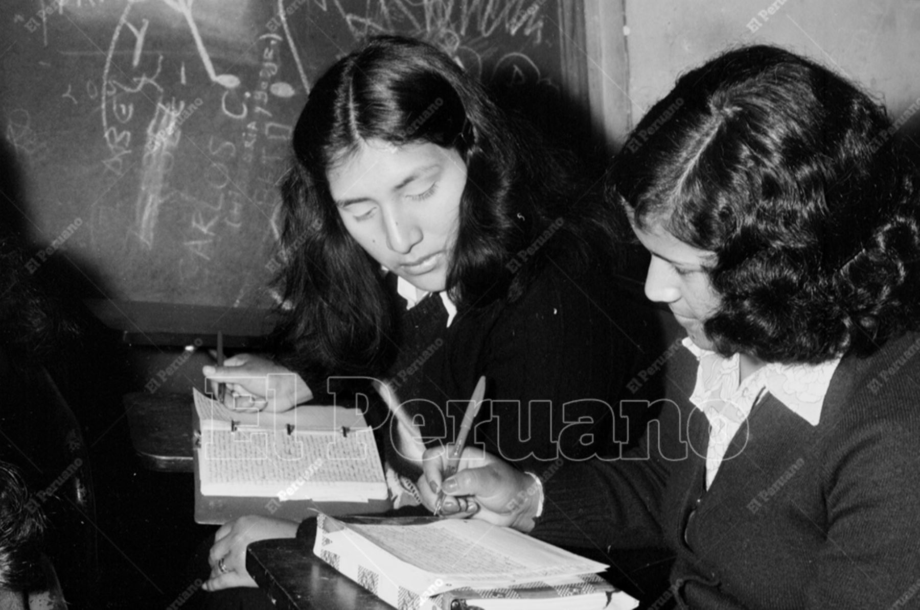 Lima - 2 agosto 1975 / Clases en la academia preuniversitaria Christian Barnard. Foto: Archivo Histórico de El Peruano / Oswaldo Sánchez