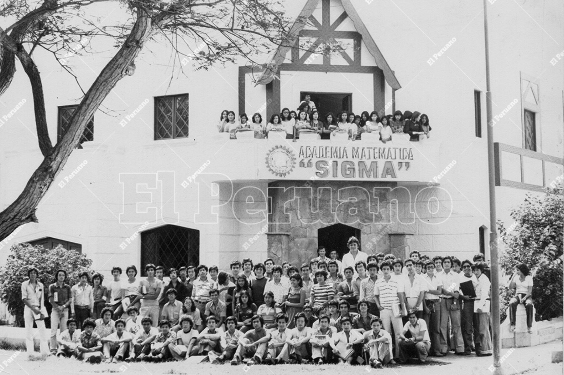 Lima - 1978 / Jóvenes estudiantes de la academia matemática preuniversitaria SIGMA. Foto: Archivo Histórico de El Peruano