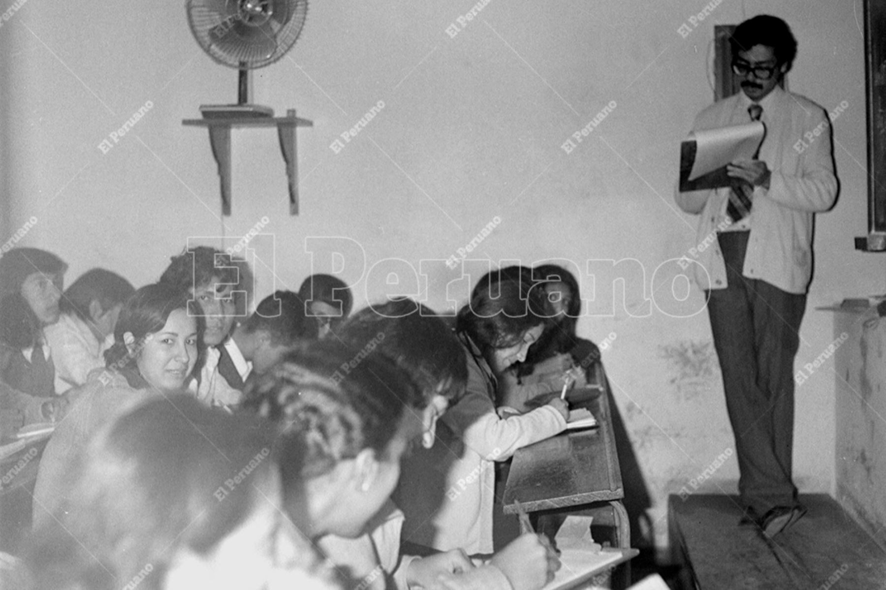 Lima - 10 agosto 1975 / Clases en la academia preuniversitaria Agronomía. Foto: Archivo Histórico de El Peruano / Leoncio Mariscal