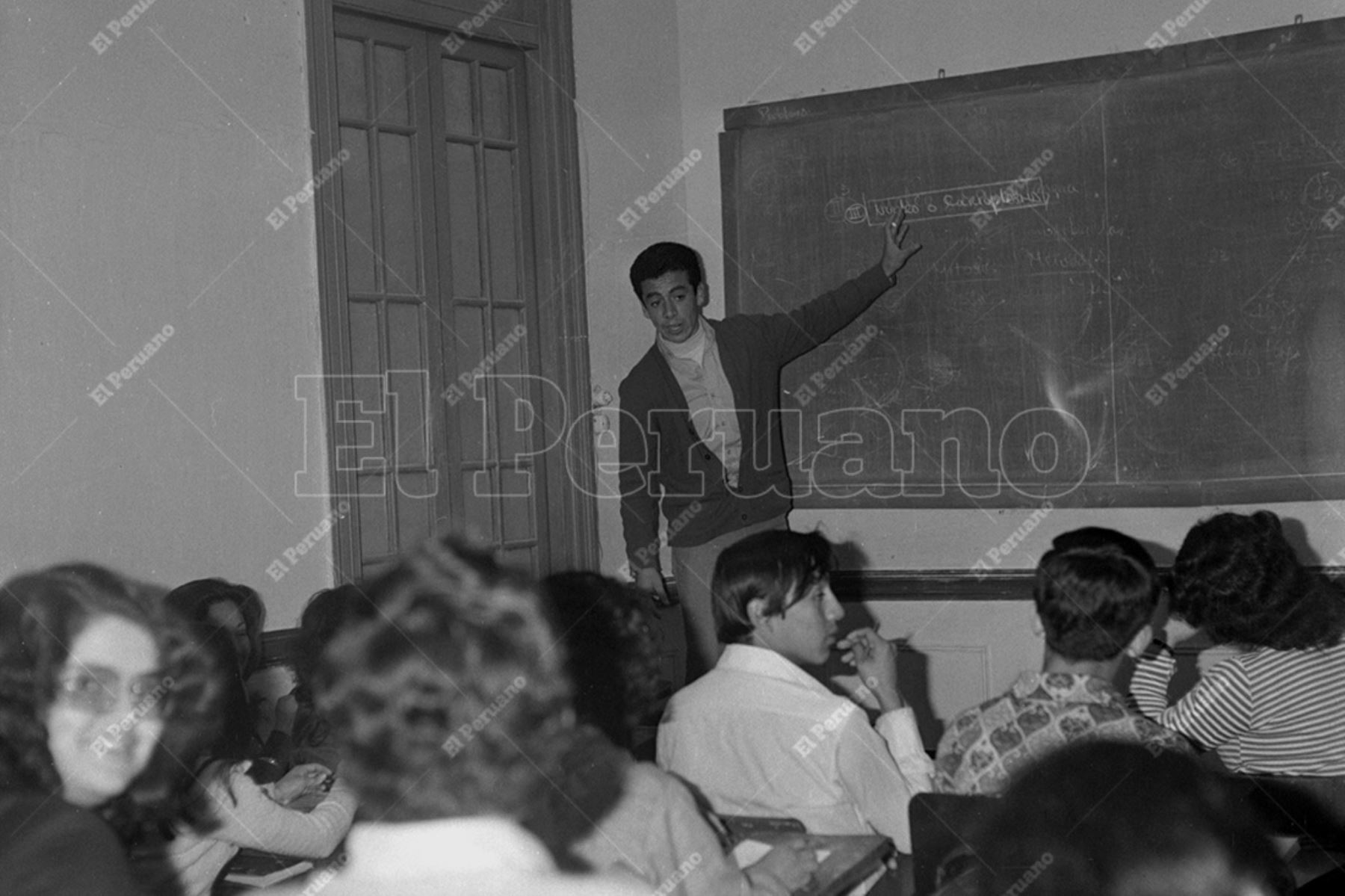 Lima - 10 agosto 1975 / Clases en la academia preuniversitaria Agronomía. Foto: Archivo Histórico de El Peruano / Leoncio Mariscal