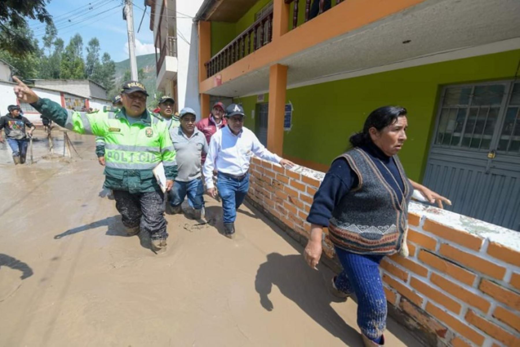 En el distrito de Alca un huaico arrasó al menos 75 viviendas y dañó instituciones educativas y el centro de salud del lugar.