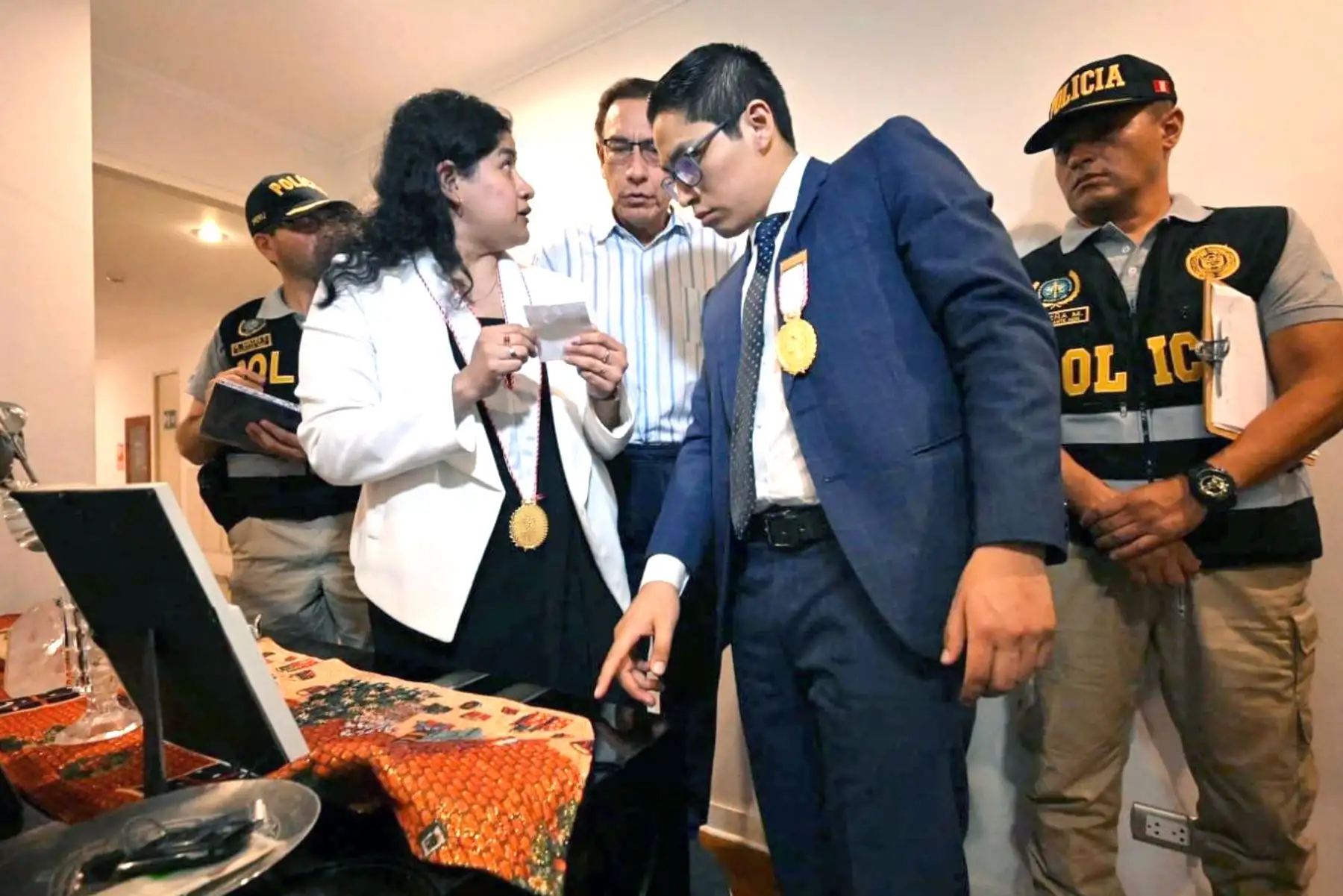A Martín Alberto Vizcarra Cornejo se le investiga por ser presunto autor del delito de organización criminal e instigador del delito de colusión; mientras que va a Edmer Trujillo Mori en su condición de presunto autor de los delitos de organización criminal y colusión. Foto: Ministerio Público