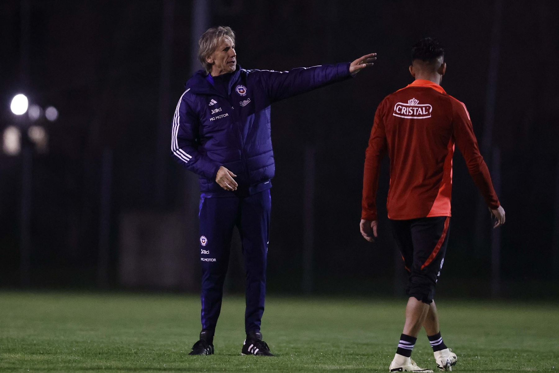 Gareca dirige los entrenamientos de la selección de Chile