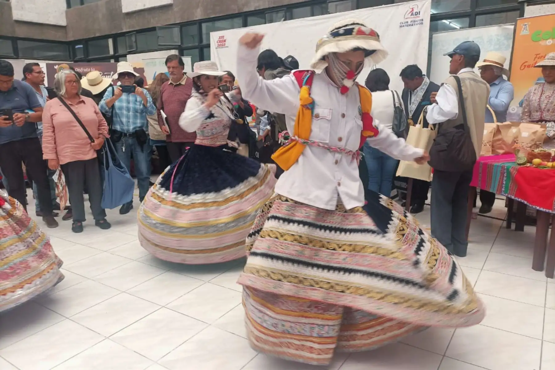 En coordinación con la autoridad provincial de Caylloma se están acondicionado y rehabilitando las vías de comunicación afectadas por las lluvias para ofrecer adecuadas facilidades a los turistas. ANDINA/Difusión