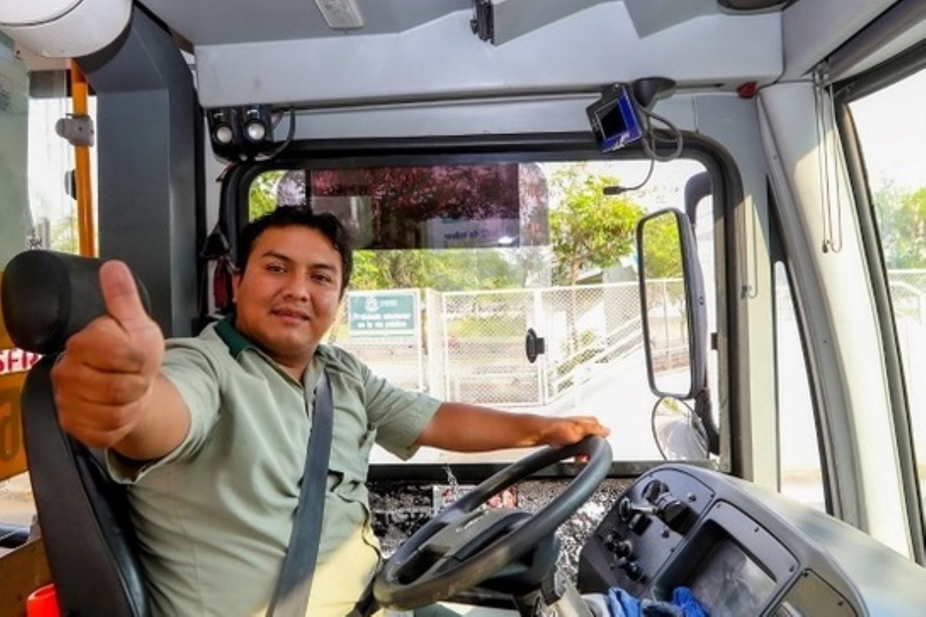 Transportistas son informados sobre beneficios de implementar el GPS en los vehículos. Foto: ANDINA/Difusión.