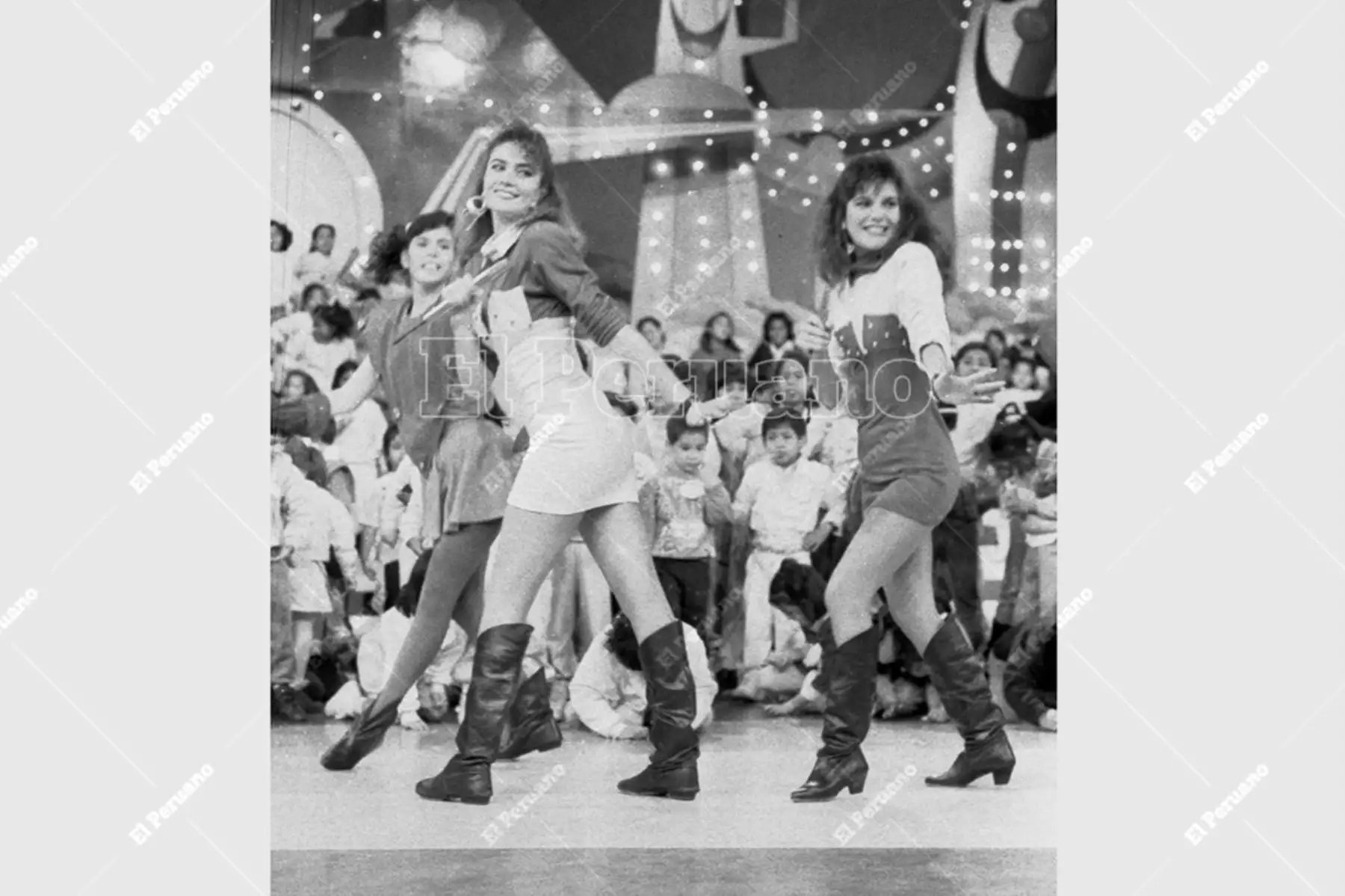 Lima - 27 setiembre 1990 / Almendra Gomelsky Y Mónica Santa María, dalinas del exitoso programa infantil Nubeluz de Panamericana Televisión. Foto: Archivo Histórico de El Peruano / Rivera