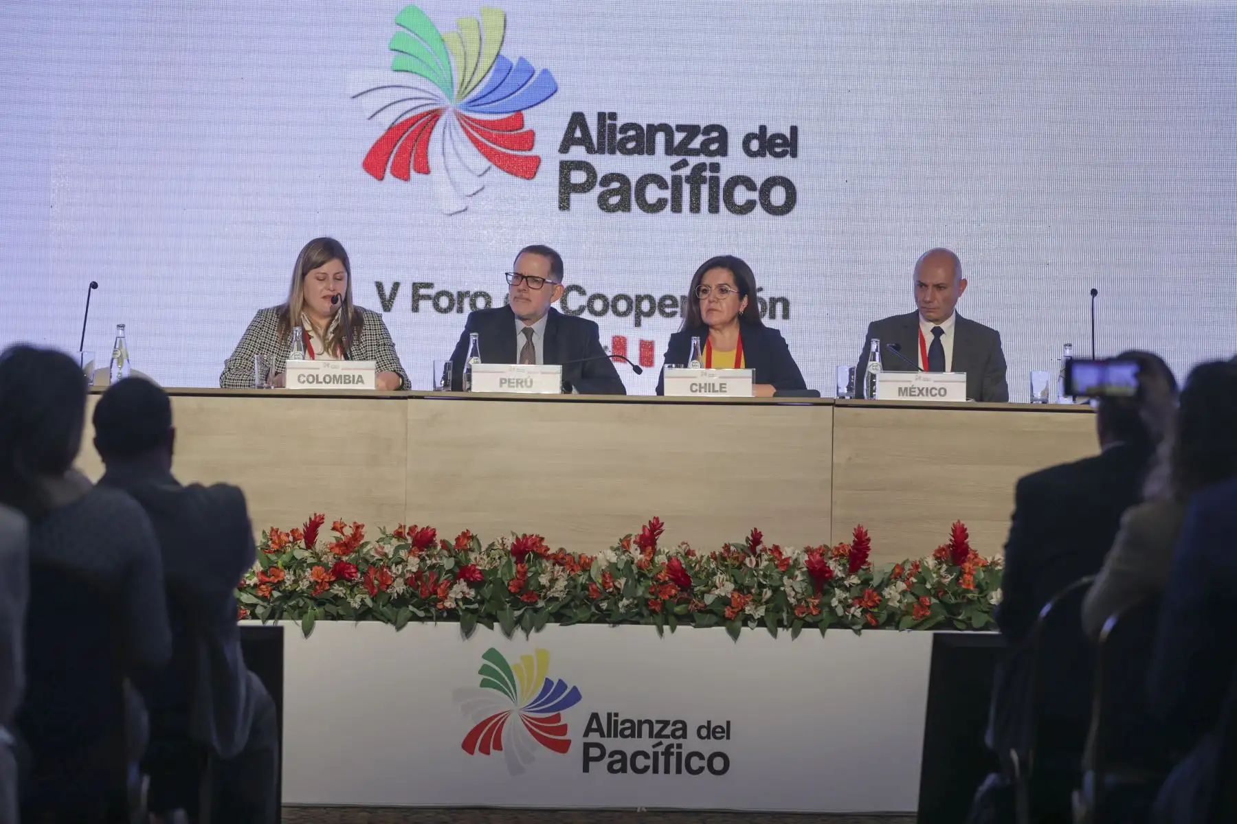 El Viceministro de Relaciones Exteriores, Embajador Ignacio Higueras Hare, acompañado por los coordinadores nacionales de Chile, Colombia y México, inaguró el  V Foro de Cooperación de la Alianza del Pacífico, que desarrolla bajo la Presidencia Pro Tempore del Perú. En este encuentro se busca dialogar y explorar oportunidades de cooperación internacional en beneficio de los ciudadanos de los paises integrantes de la Alianza. 
Foto: ANDINA/Andrés Valle