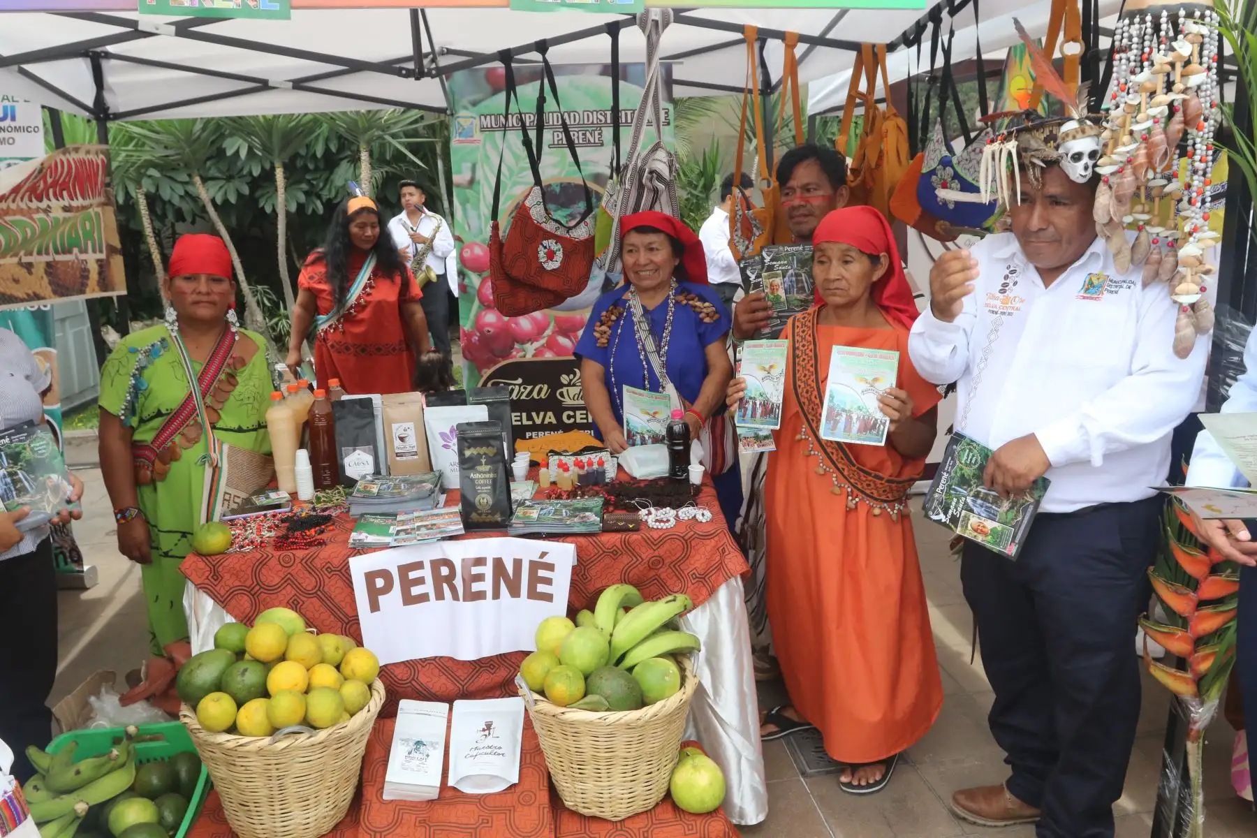 Se realizó una feria de productos regionales durante el lanzamiento de la Semana Santa 2024 de la región Junín en la sede del Ministerio de Cultura en San Borja. FOTO: ANDINA/Héctor Vinces