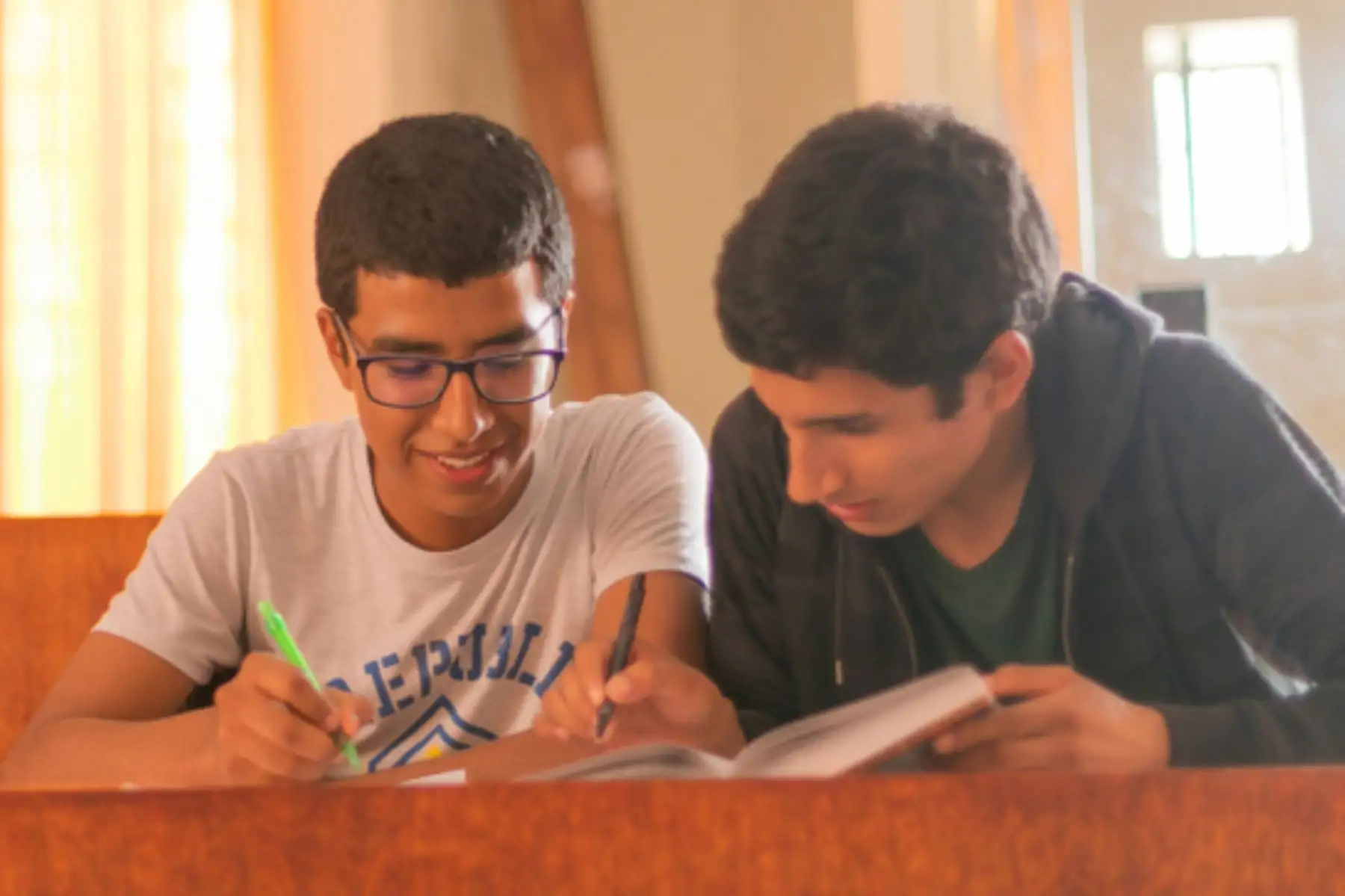 ¿Te inscribiste a Beca 18-2025? Pronabec te ayuda a reforzar tus conocimientos de manera virtual y gratuita. Foto: Pronabec