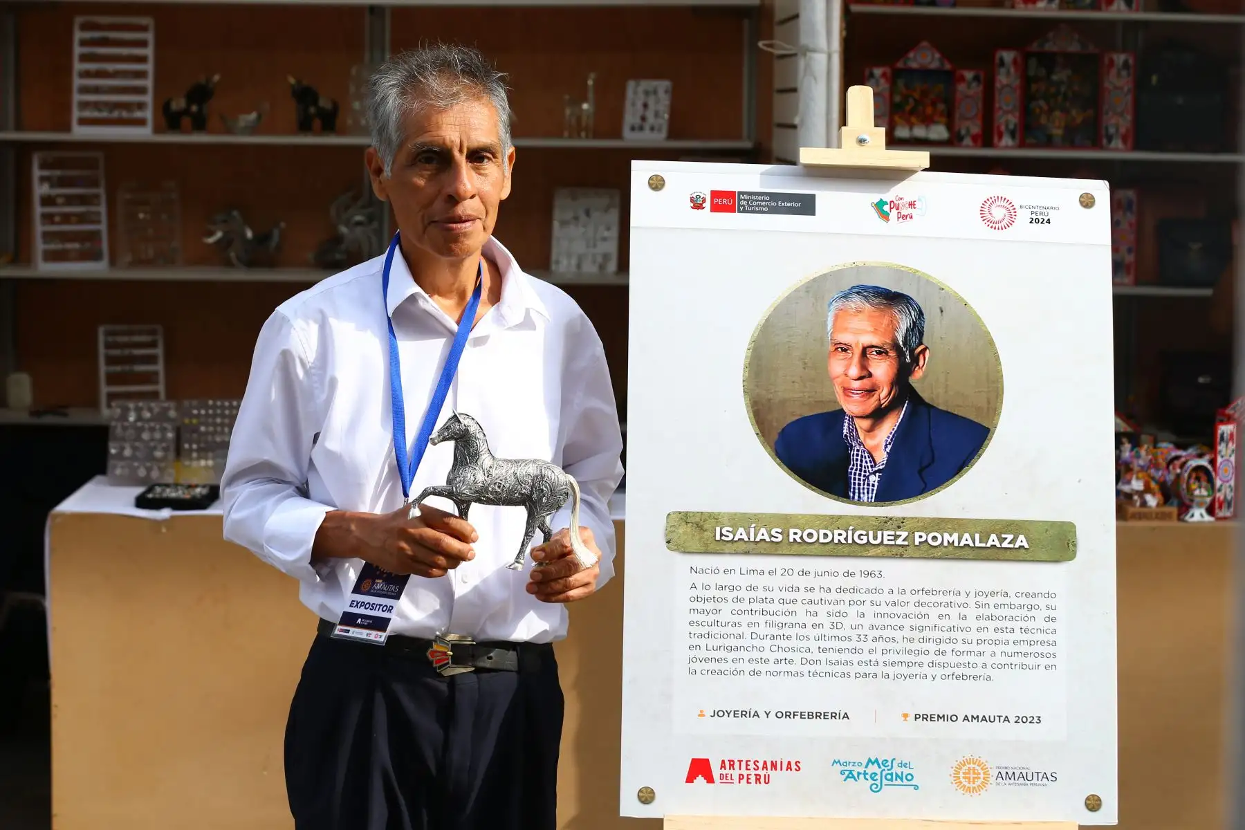 Isaías Rodríguez Pomalaza, natural de Lima, es uno de los 19 artesanos de trayectoria que participa en la Feria “Amautas de la Artesanía Peruana”, inaugurada hoy martes 19 de marzo en San Borja. Foto: ANDINA/Eddy Ramos