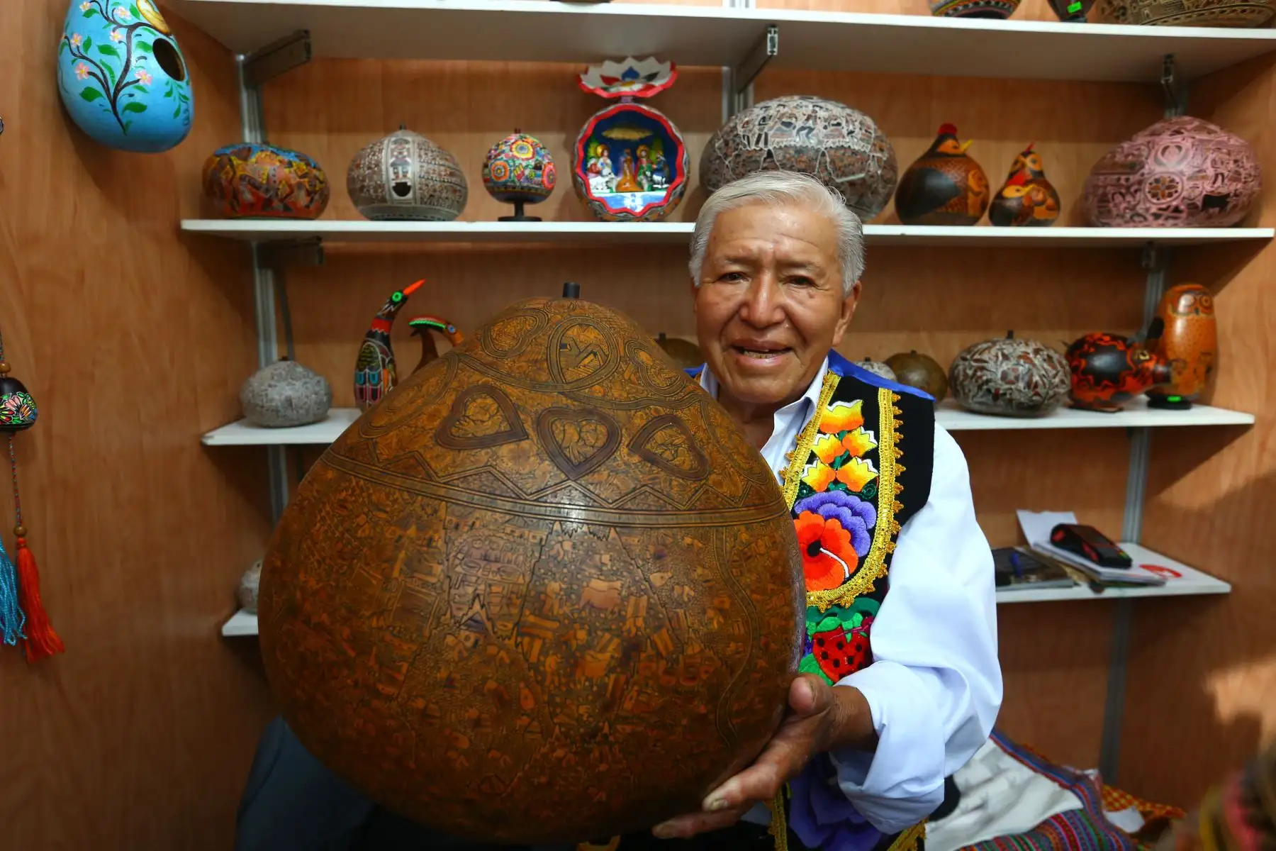 Sixto Seguil Dorregaray es uno de los 19 artesanos de trayectoria que participa en la Feria “Amautas de la Artesanía Peruana”, inaugurada hoy martes 19 de marzo en San Borja. Foto: ANDINA/Eddy Ramos