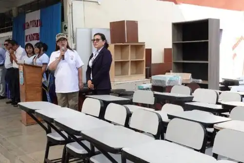 La ministra llegó a Ica como representante del Ejecutivo en esa región y oficializó el inicio del año escolar en esta juriisdicción.