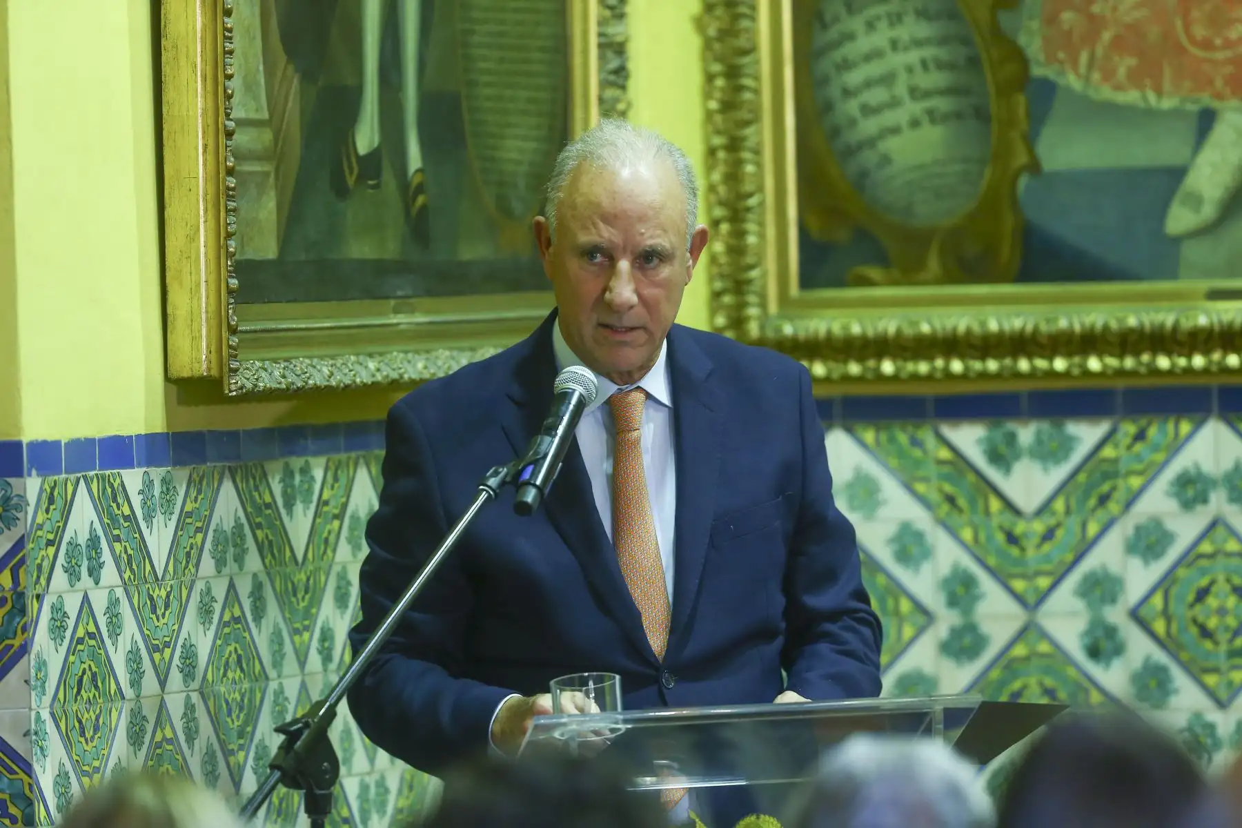 El Ministerio de Relaciones Exteriores entrega al Ministerio de Cultura (Mincul) 4600 bienes integrantes del Patrimonio Cultural de la Nación que fueron repatriados desde Alemania, Estados Unidos, Italia, Países Bajos, Portugal y Suiza. La ceremonia fue presidida por el ministro de Relaciones Exteriores, Javier Gonzáles-Olaechea, y la ministra de Cultura, Leslie Urteaga.
Foto: ANDINA/Eddy Ramos