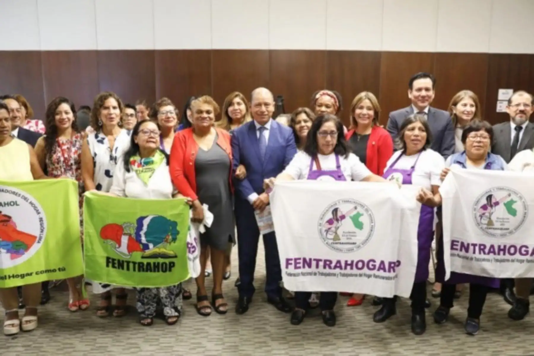 Ministro de Trabajo y Promoción del Empleo, Daniel Maurate, participó en lanzamiento de campaña "Cuida a quien te Cuida", para promover los derechos laborales de las trabajadoras del hogar. Foto: Cortesía.