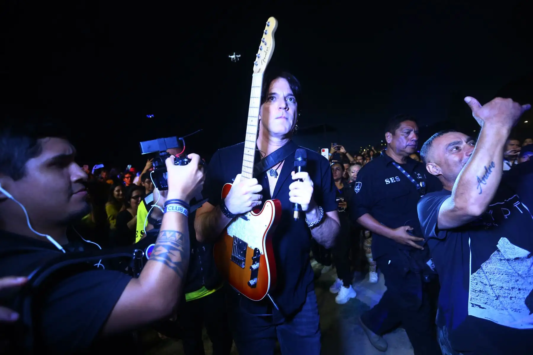 La Municipalidad Distrital de Miraflores y la Casa de la Cumbia realizan el gran estelar del Festival de la Felicidad con la participación de artistas como: Pedro Suárez Vértiz La Banda, Estrella Torres, We The Lion y Mar de Copas. El evento se realizó en la playa Los Delfines de Miraflores.
Foto: ANDINA/ Eddy Ramos