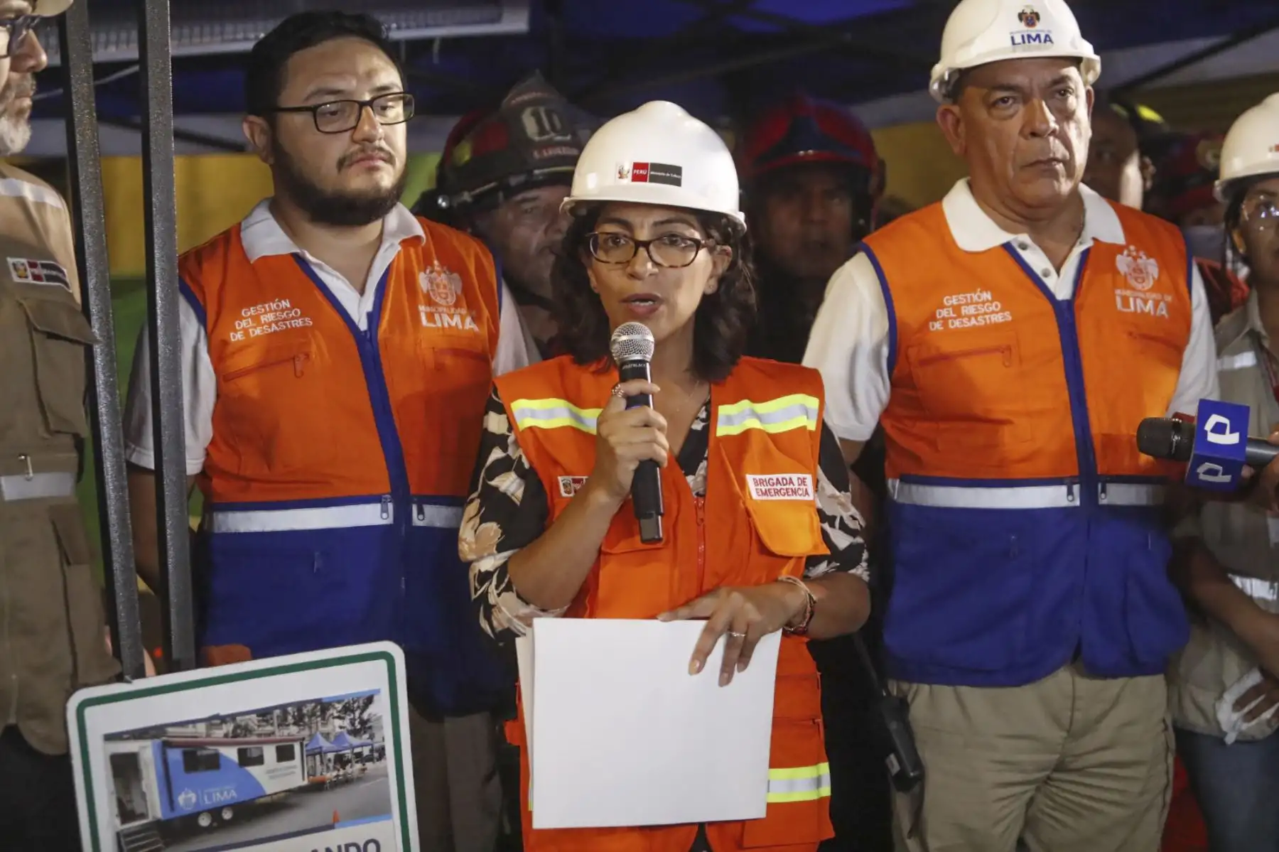 La ministra de Cultura, Leslie Urteaga, participó esta noche del Simulacro Multipeligro, que se desarrolló en conjunto con la Gerencia de Gestión del Riesgo de Desastres de la Municipalidad de Lima, en el Centro Histórico de Lima, en las cuadras 1, 2, 3 y 4 del Jirón Conde de Superunda.
Foto: ANDINA/Mincul