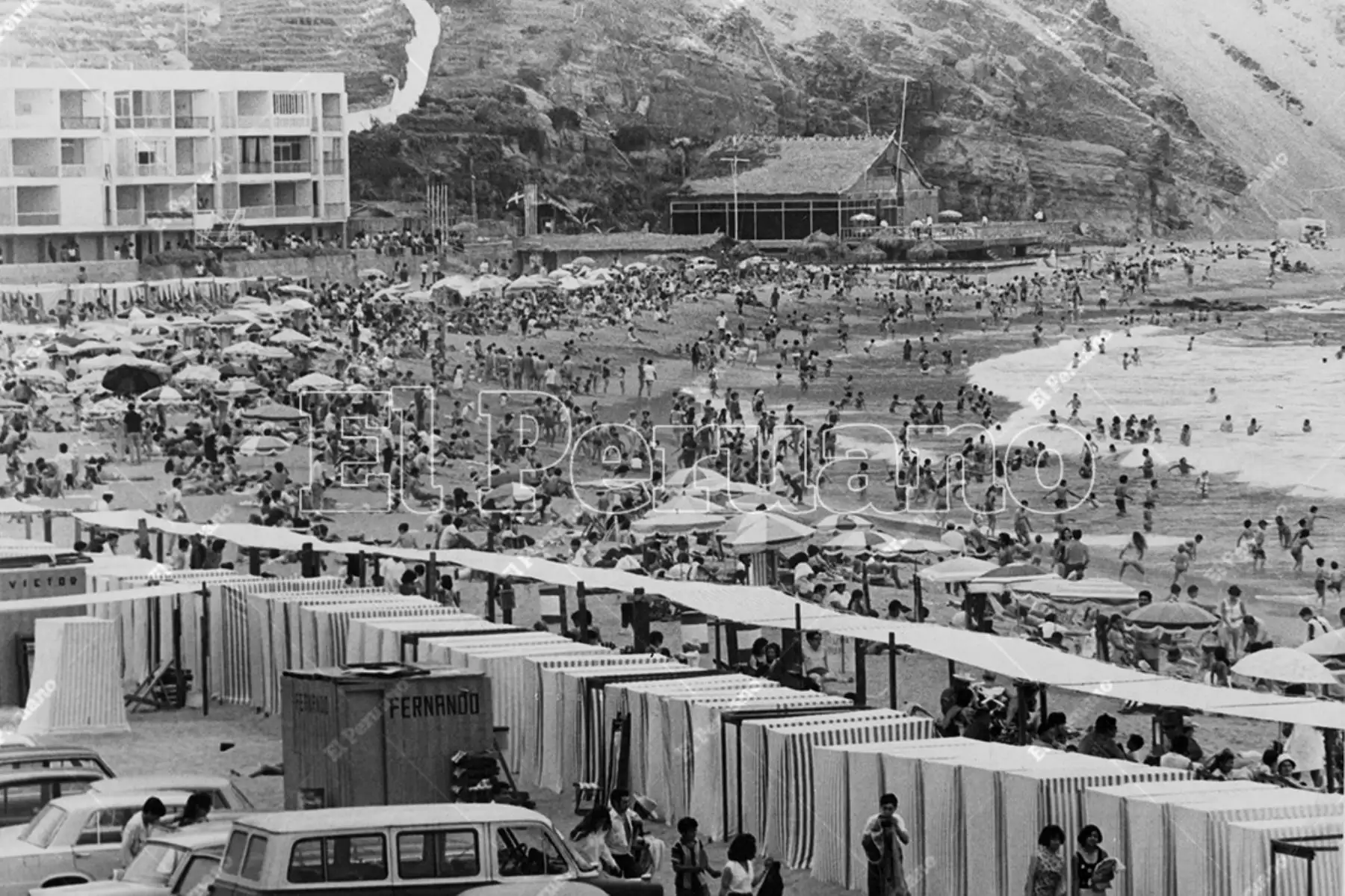 Lima - 4 enero 1971 / Concurrida playa La Herradura del distrito de Chorrillos. Foto: Archivo Histórico de El Peruano