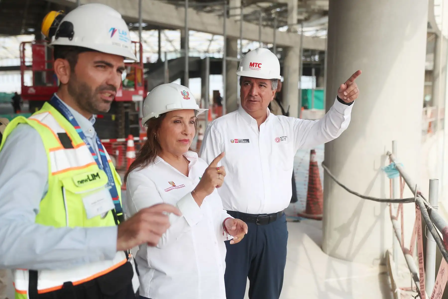 La presidenta Dina Ercilia Boluarte Zegarra inspeccionó el avance de las obras en el aeropuerto Jorge Chavez. Foto: ANDINA/ Prensa Presidencia