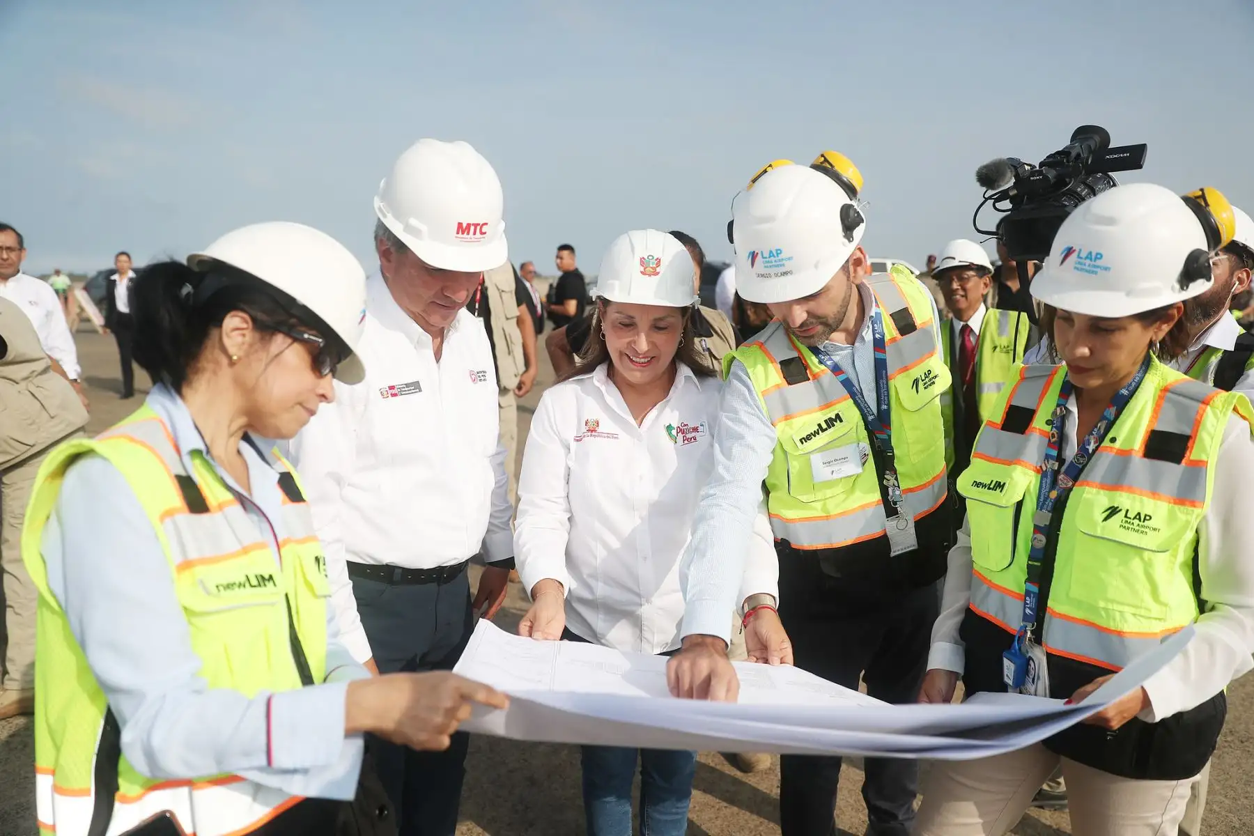 La presidenta Dina Ercilia Boluarte Zegarra inspeccionó el avance de las obras en el aeropuerto Jorge Chavez. Foto: ANDINA/ Prensa Presidencia
