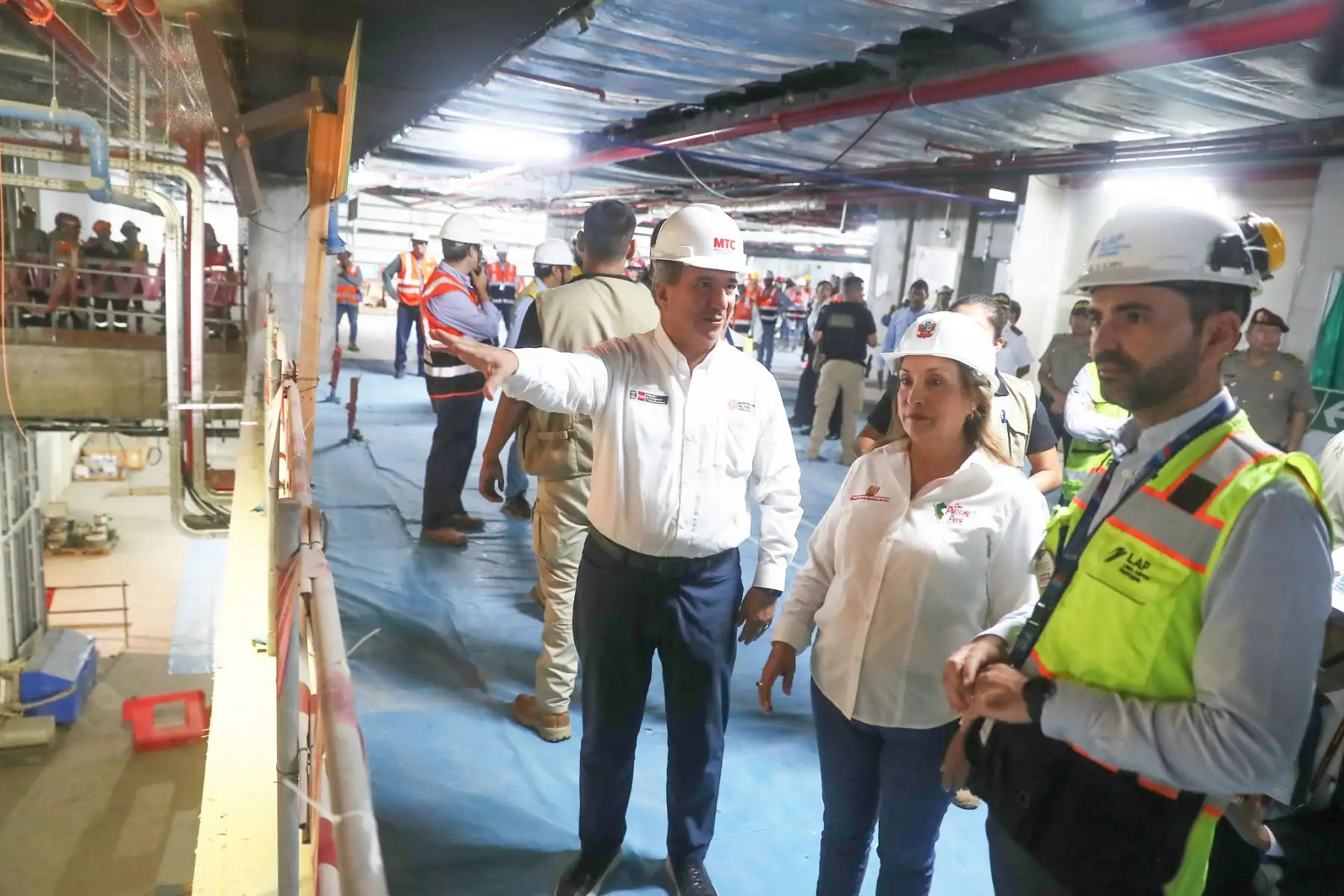 La presidenta Dina Ercilia Boluarte Zegarra inspeccionó el avance de las obras en el aeropuerto Jorge Chavez. Foto: ANDINA/ Prensa Presidencia