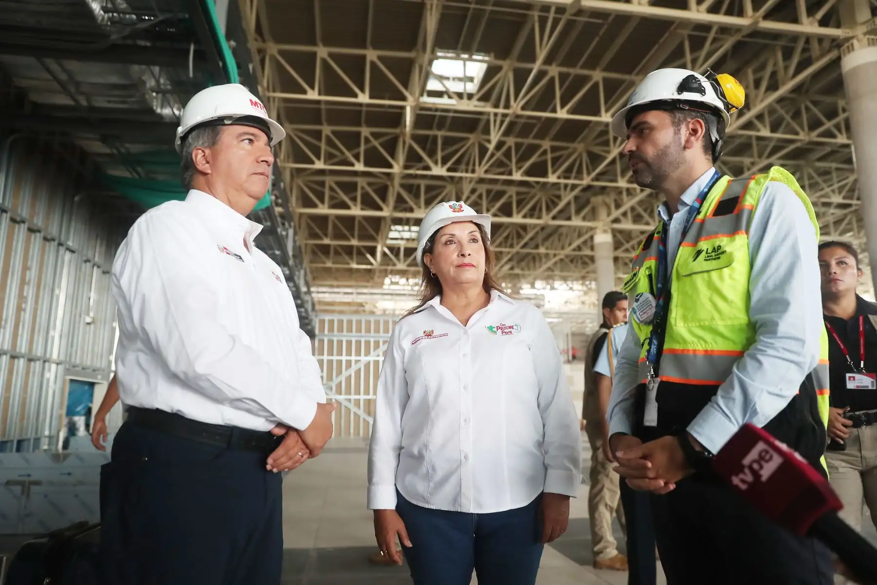 La presidenta Dina Ercilia Boluarte Zegarra inspeccionó el avance de las obras en el aeropuerto Jorge Chavez. Foto: ANDINA/ Prensa Presidencia
