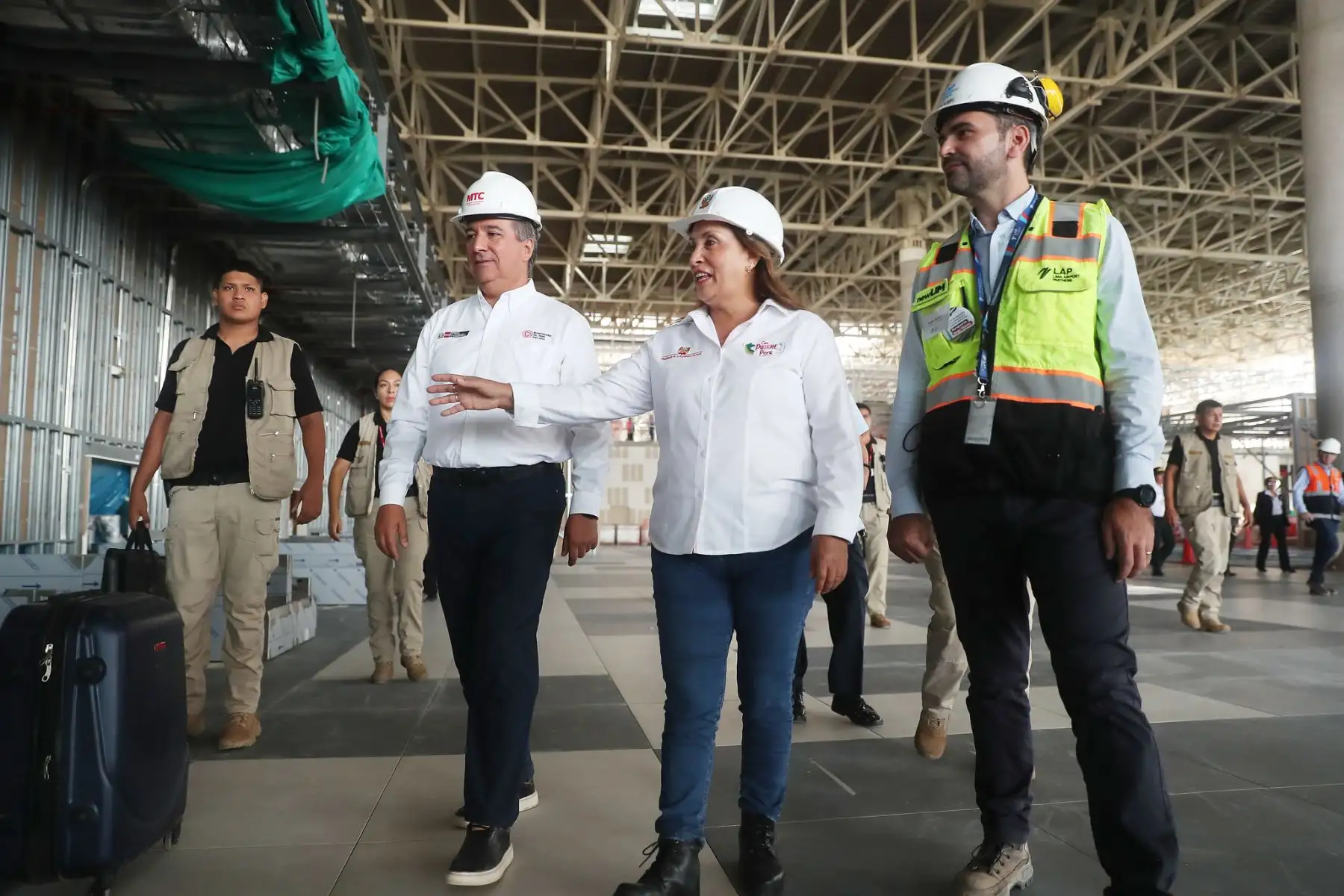 La presidenta Dina Ercilia Boluarte Zegarra inspeccionó el avance de las obras en el aeropuerto Jorge Chavez. Foto: ANDINA/ Prensa Presidencia