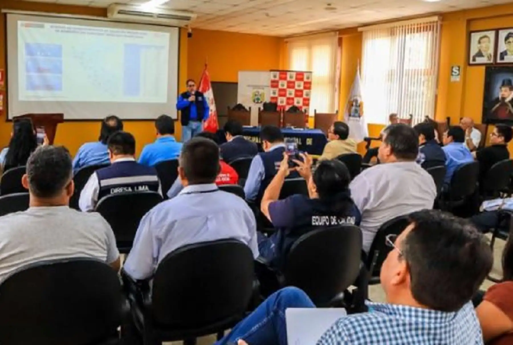 Ante la construcción y operatividad del Megapuerto de Chancay, un equipo técnico del Ministerio de Salud visitó dicho distrito para socializar el avance e implementación del Plan 1000 que impulsa el ministro de Salud, César Vásquez Sánchez, con la finalidad de mejorar la infraestructura, equipamiento y recursos humanos en los establecimientos de salud del país.