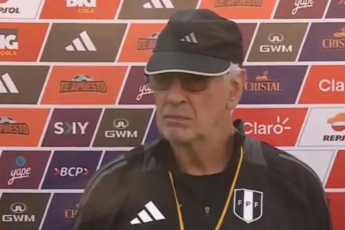 El técnico Jorge Fossati respondió a la prensa deportiva en el estadio de Matute. Foto: ANDINA/Difusión