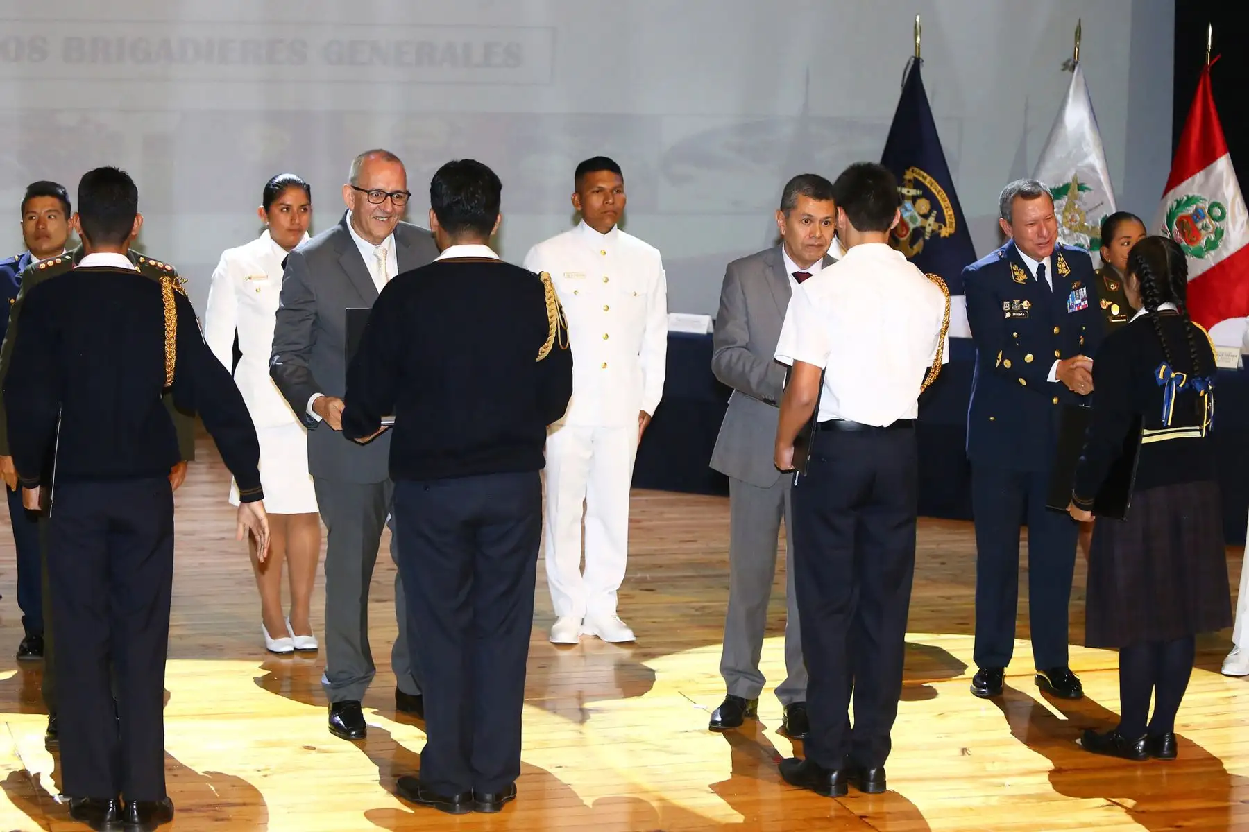 Un total de 157 instituciones educativas de los niveles básico regular, técnico productivo, superior pregrado y superior posgrado, pertenecientes al sector Defensa, iniciaron hoy el año académico 2024, con un más de 54 000 estudiantes, a nivel nacional. 
Foto: Mindef