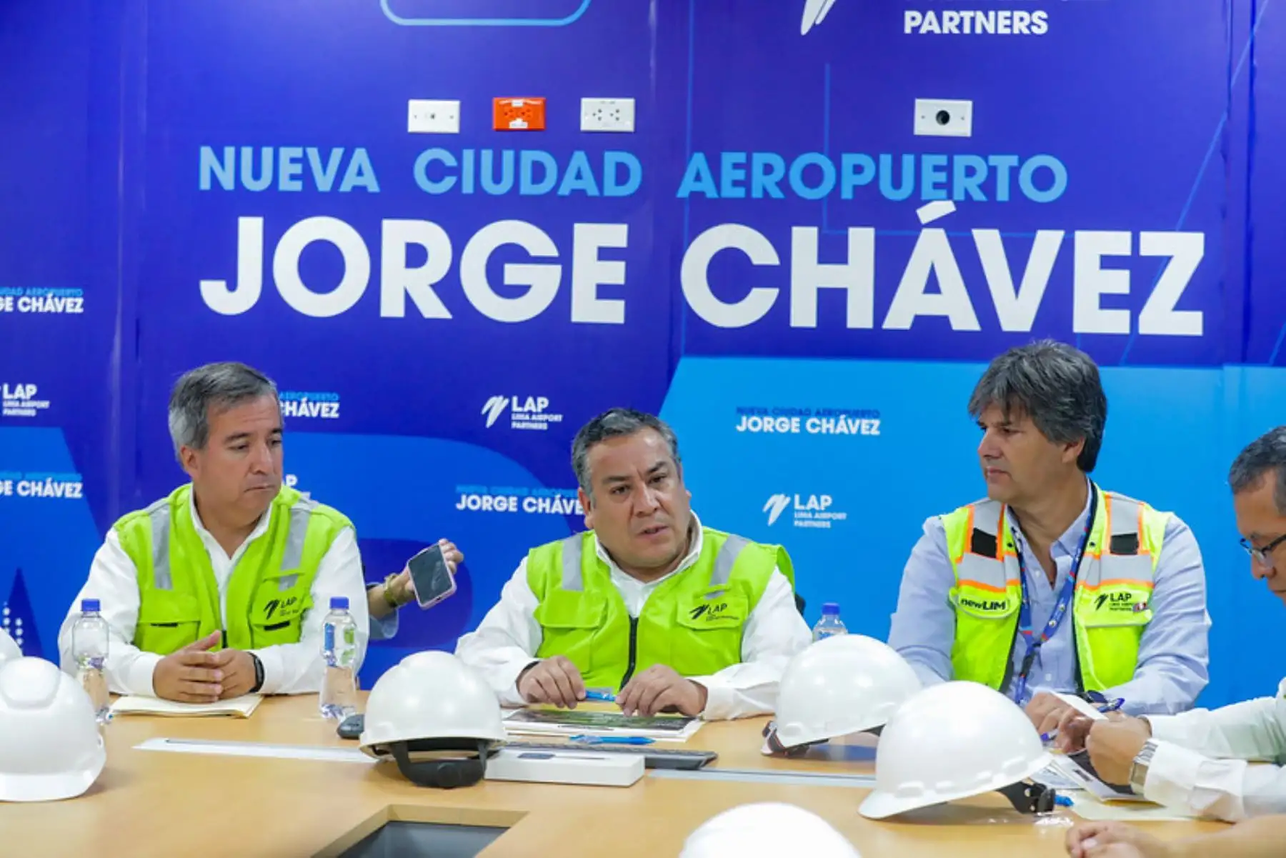 El presidente del Consejo de Ministros, constató los avances en las obras de la nueva infraestructura del Aeropuerto Internacional Jorge Chávez.Foto: PCM