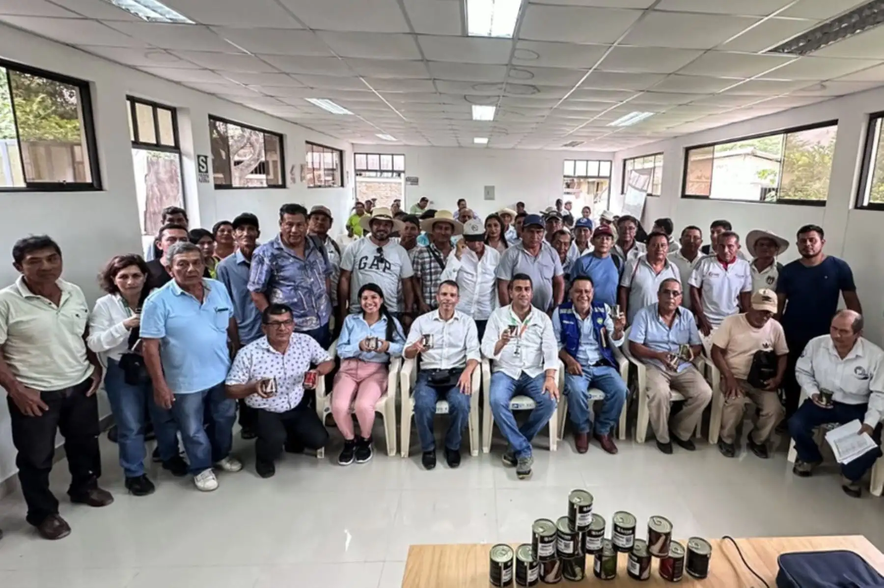 El Ministerio de Desarrollo Agrario y Riego junto a la Embajada de Brasil en el Perú, entregaron 1,500 latas de hortalizas de alta calidad genética a los 4,500 agricultores de la región Piura, afectados por las inclemencias de los cambios climáticos que se registraron en el norte del país.