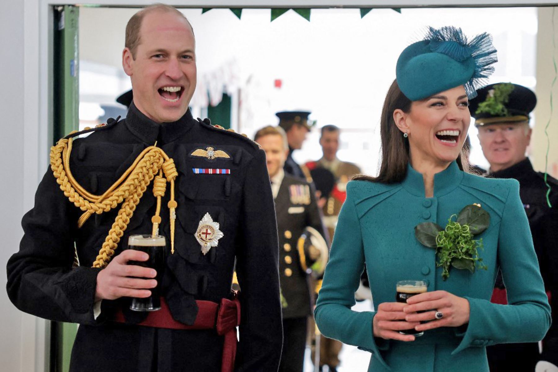 El Príncipe Guillermo de Gran Bretaña, Príncipe de Gales y la Princesa Catalina de Gales de Gran Bretaña. Foto: AFP