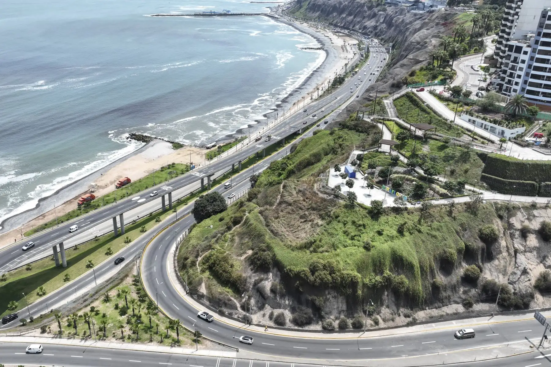 Con 30,400 m2 de área, la concepción del parque se inició en la campaña política del alcalde Luis Molina en el 2019, como un lugar para promover la contemplación de la naturaleza a través de la diversidad de la vegetación y como parte de la celebración de los 200 años de Independencia del Perú. Foto: ANDINA/Jhonel Rodríguez Robles