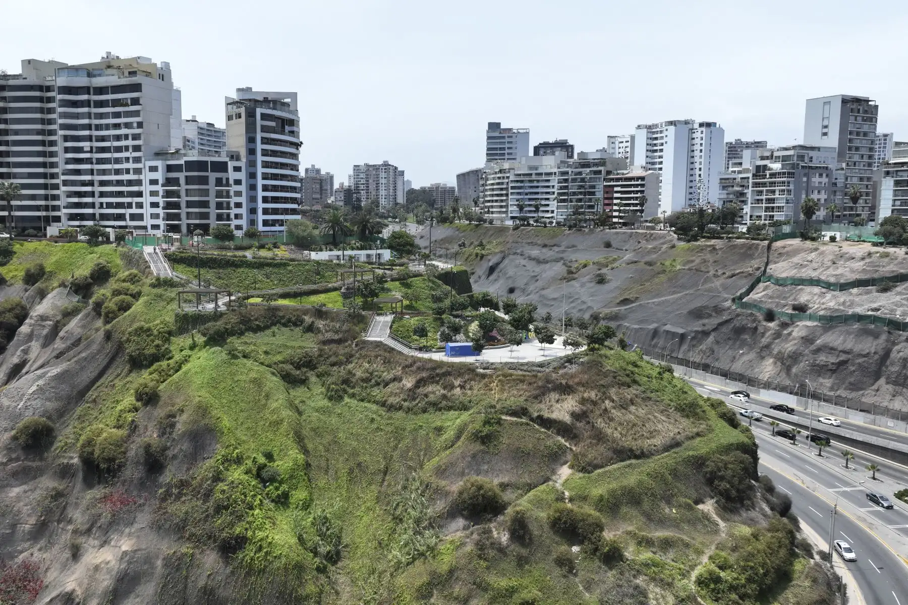 Con 30,400 m2 de área, la concepción del parque se inició en la campaña política del alcalde Luis Molina en el 2019, como un lugar para promover la contemplación de la naturaleza a través de la diversidad de la vegetación y como parte de la celebración de los 200 años de Independencia del Perú. Foto: ANDINA/Jhonel Rodríguez Robles