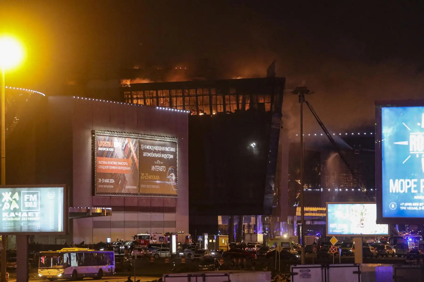 Sala de conciertos Crocus City Hall tras el tiroteo en Krasnogorsk, en las afueras de Moscú, en Rusia, el 22 de marzo de 2024. Según fuentes policiales, los disparos fueron realizados por al menos tres personas desconocidas con ropa de camuflaje. Foto: EFE