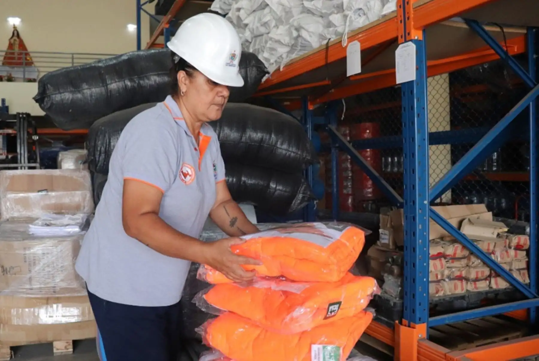 La región La Libertad aumentó a 25 el número de almacenes adelantados abastecidos y distribuidos en toda la región, a fin de atender cualquier emergencia por lluvias intensas o de cualquier otro tipo, informó el subgerente de Defensa Civil del gobierno regional, Wilfredo Agustín Díaz.