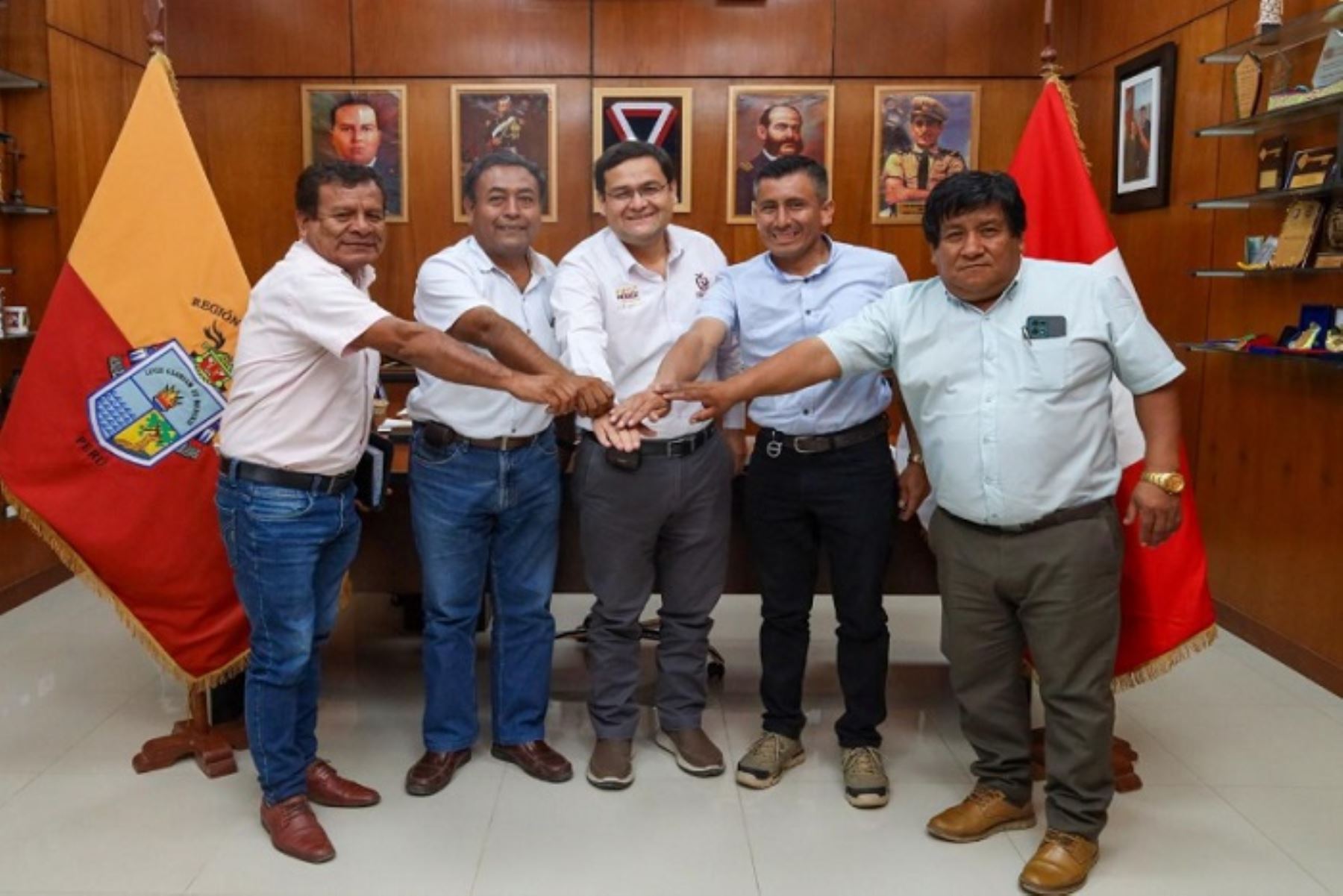 El gobernador regional Jorge Pérez formuló un llamado a los alcaldes de las 38 municipalidades de la región Lambayeque a fin de certificar su presupuesto.