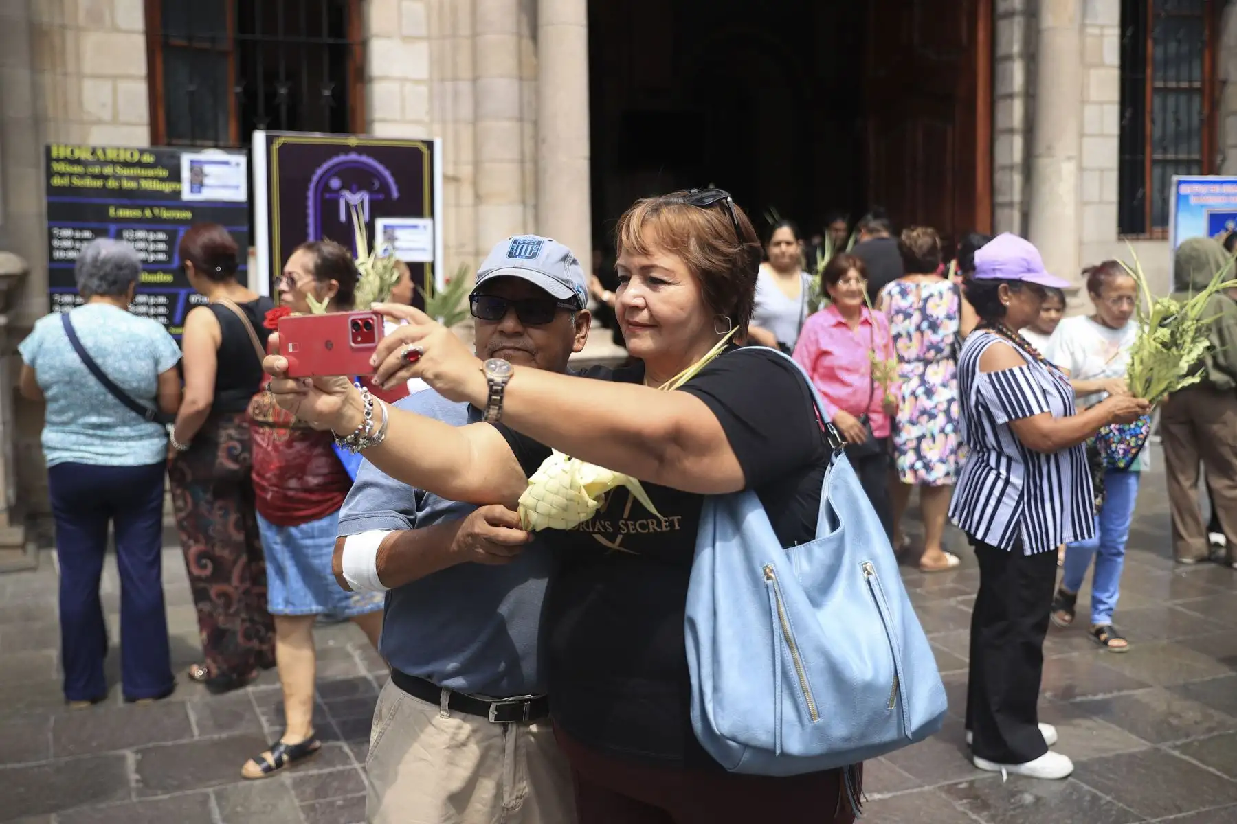 Miles de devotos asistieron a las iglesias del Centro de Lima para celebrar el Domingo de Ramos, que marca el inicio de la Semana Santa. Foto: ANDINA/Jhonel Rodríguez Robles