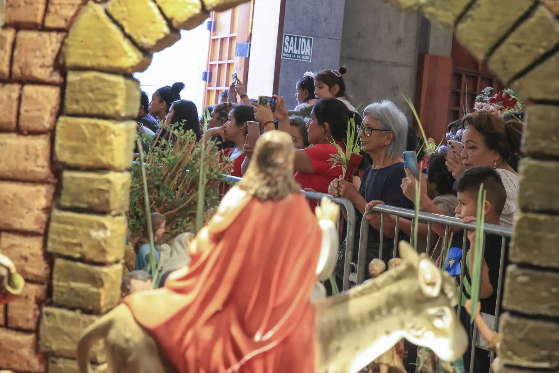 Miles de devotos asistieron a las iglesias del Centro de Lima para celebrar el Domingo de Ramos, que marca el inicio de la Semana Santa. Foto: ANDINA/Jhonel Rodríguez Robles