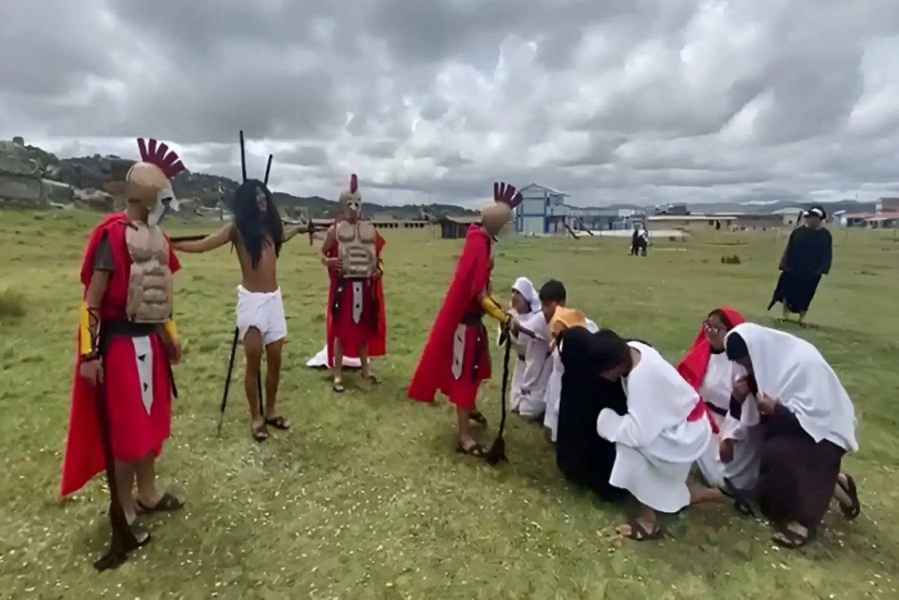 Sin importar las condiciones climáticas, hasta el Viernes Santo, se espera una fusión única entre la espiritualidad y el arte, donde visitantes y lugareños serán testigos de un espectáculo que trasciende lo terrenal.