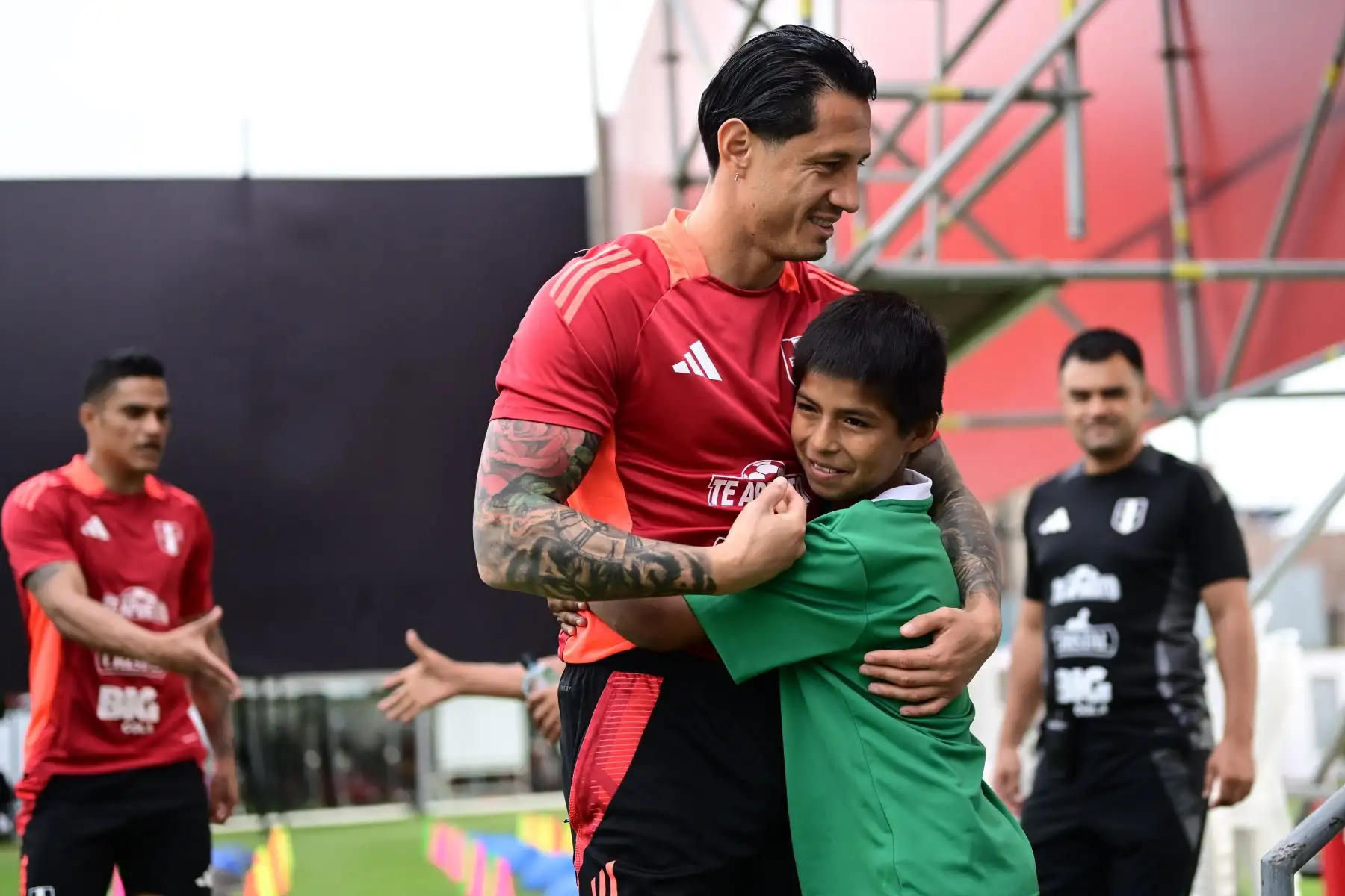 Gianluca Lapadula, en entrenamientos de la Selección Peruana, pensado ya en lo que será el próximo partido amistoso ante República Dominicana. Foto: Difusión