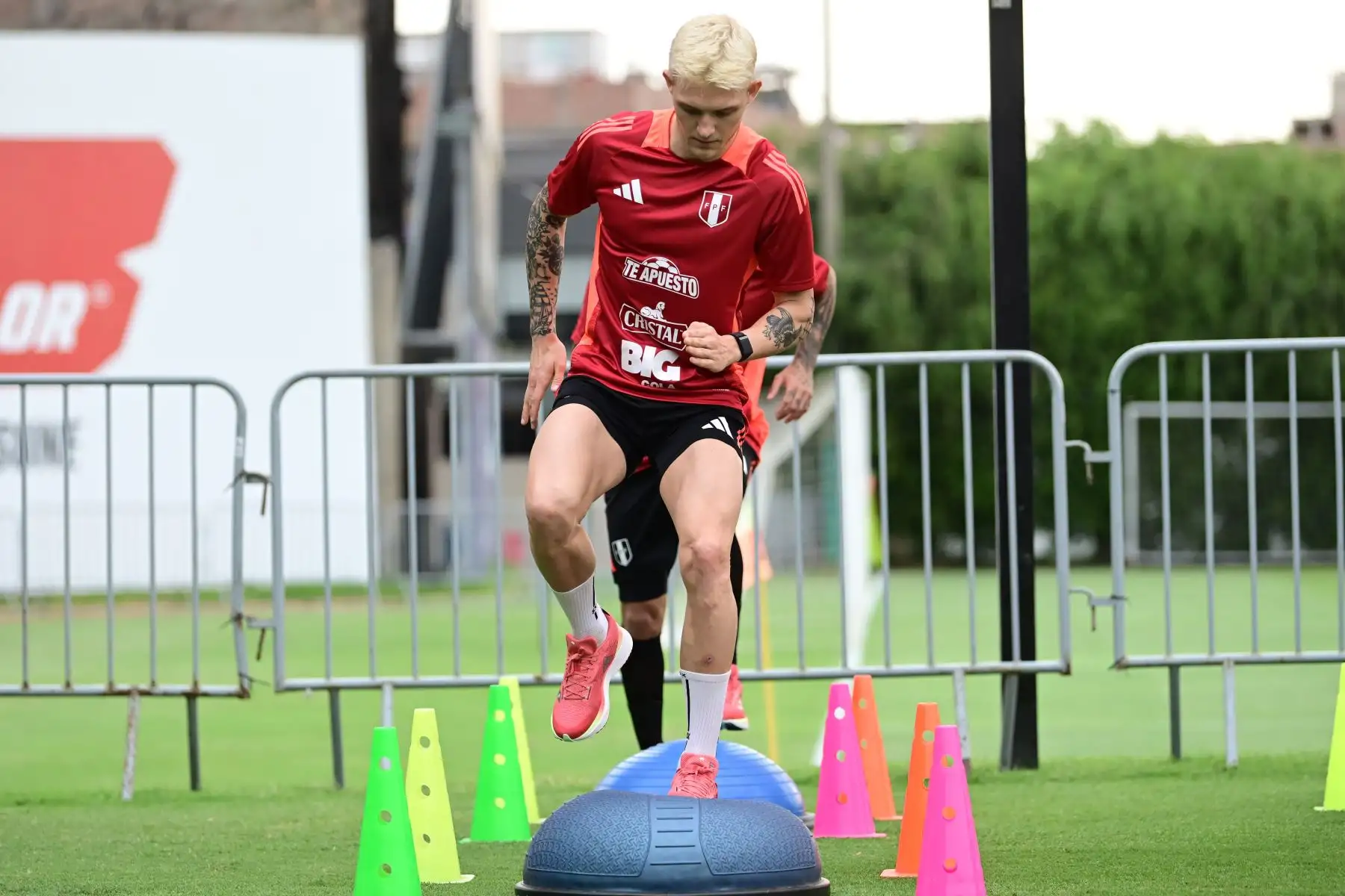 Oliver Sonne, en entrenamientos de la Selección Peruana, pensado ya en lo que será el próximo partido amistoso ante República Dominicana. Foto: Difusión